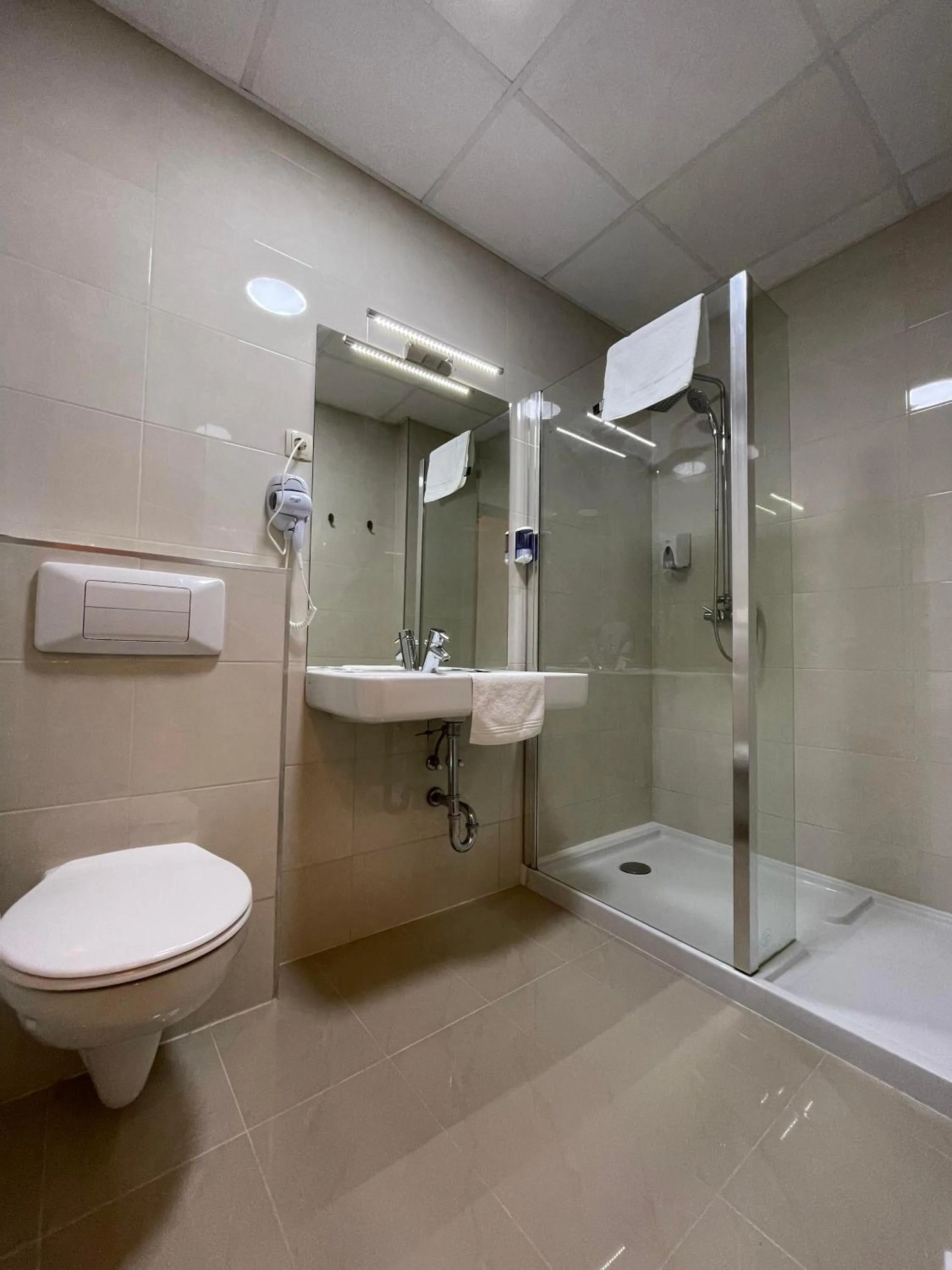 Shower in OPERA16 Guestrooms