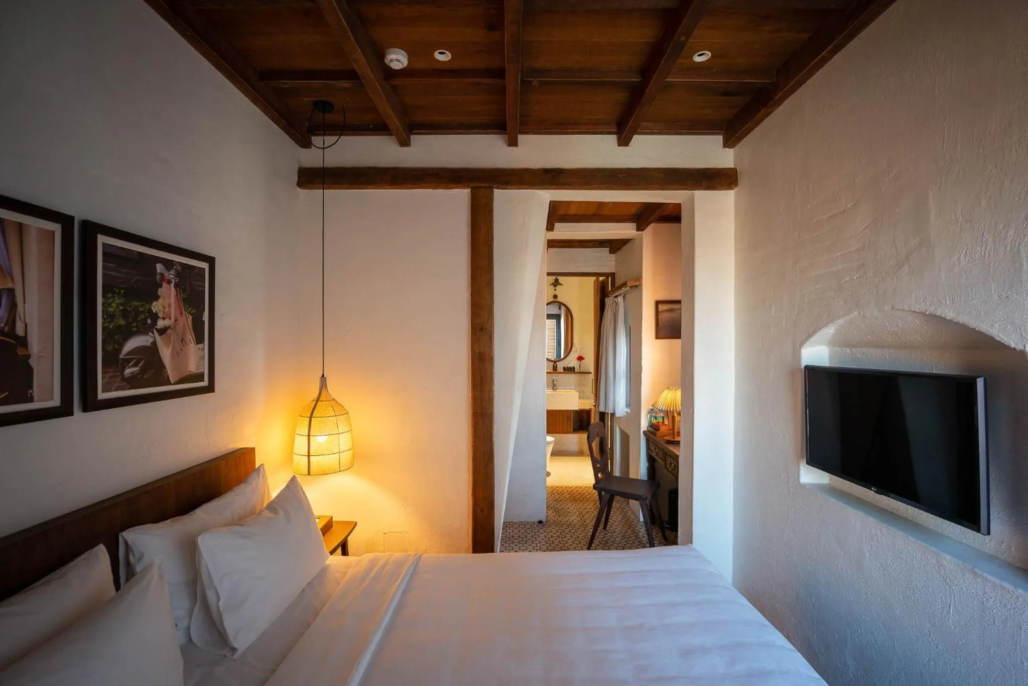 TV and multimedia, Bed in Banla Boutique Hotel