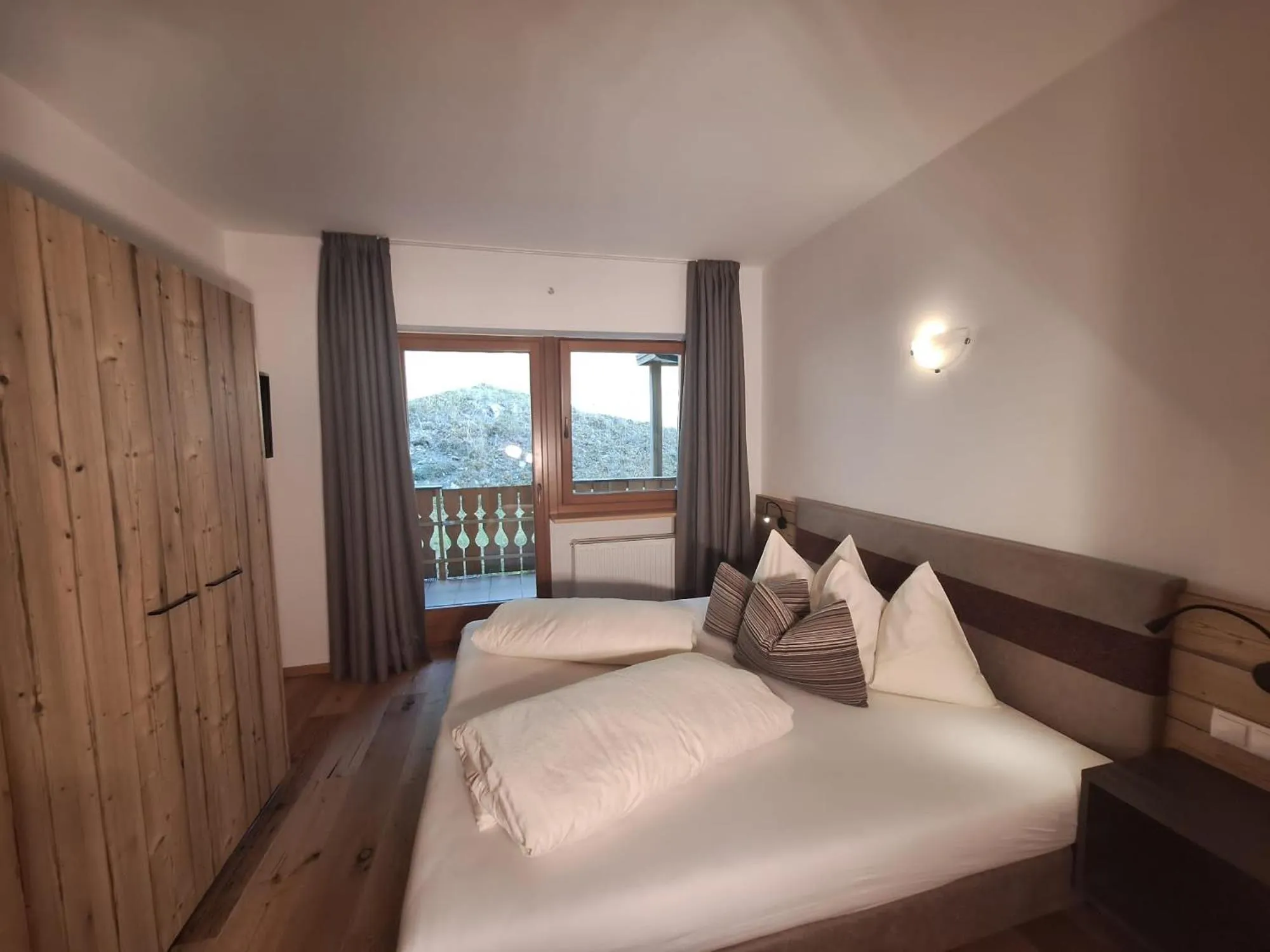 Bed in Alpenspitz Appartements - Garni - B&B
