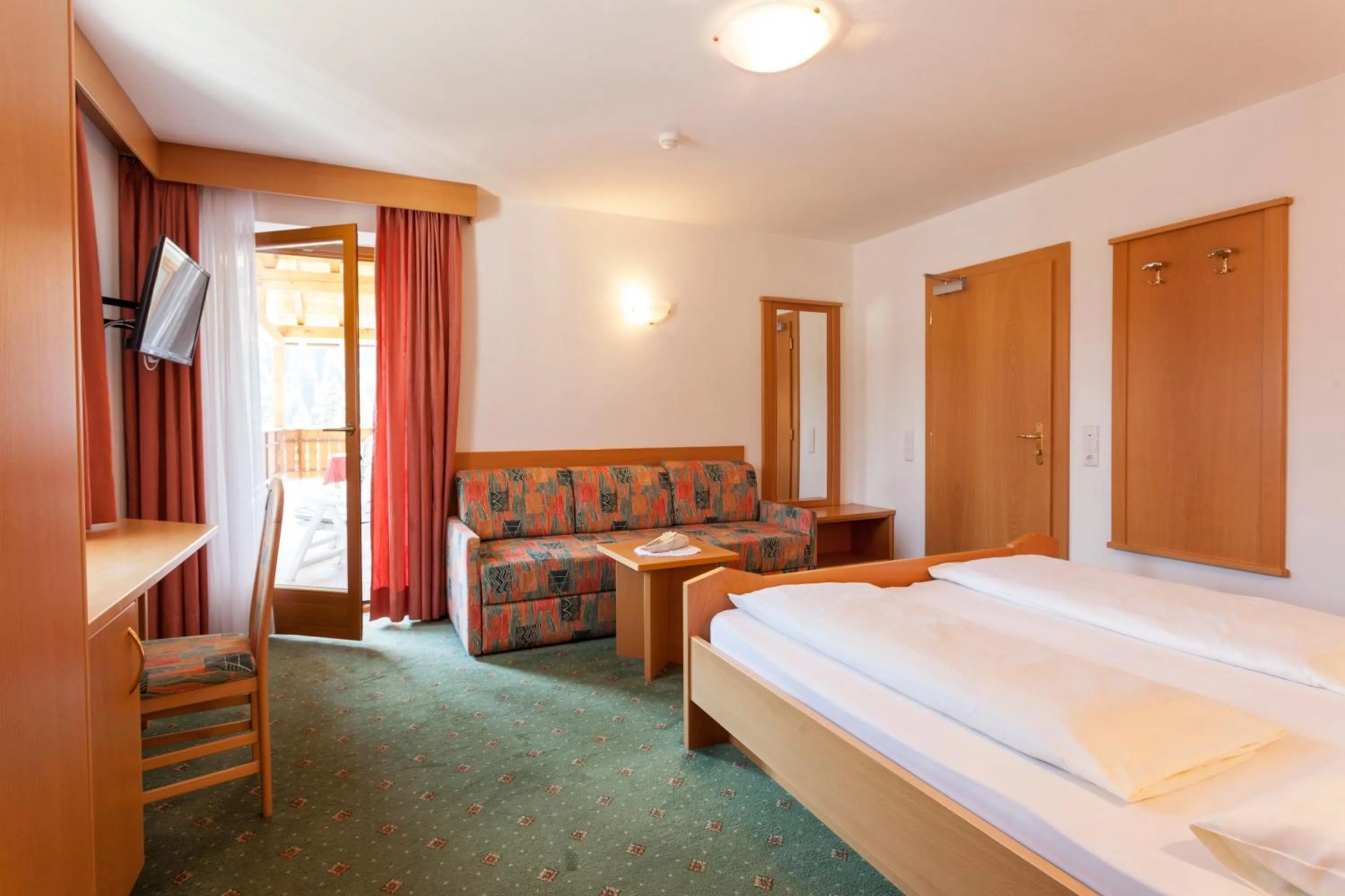 Bed in Alpenspitz Appartements - Garni - B&B