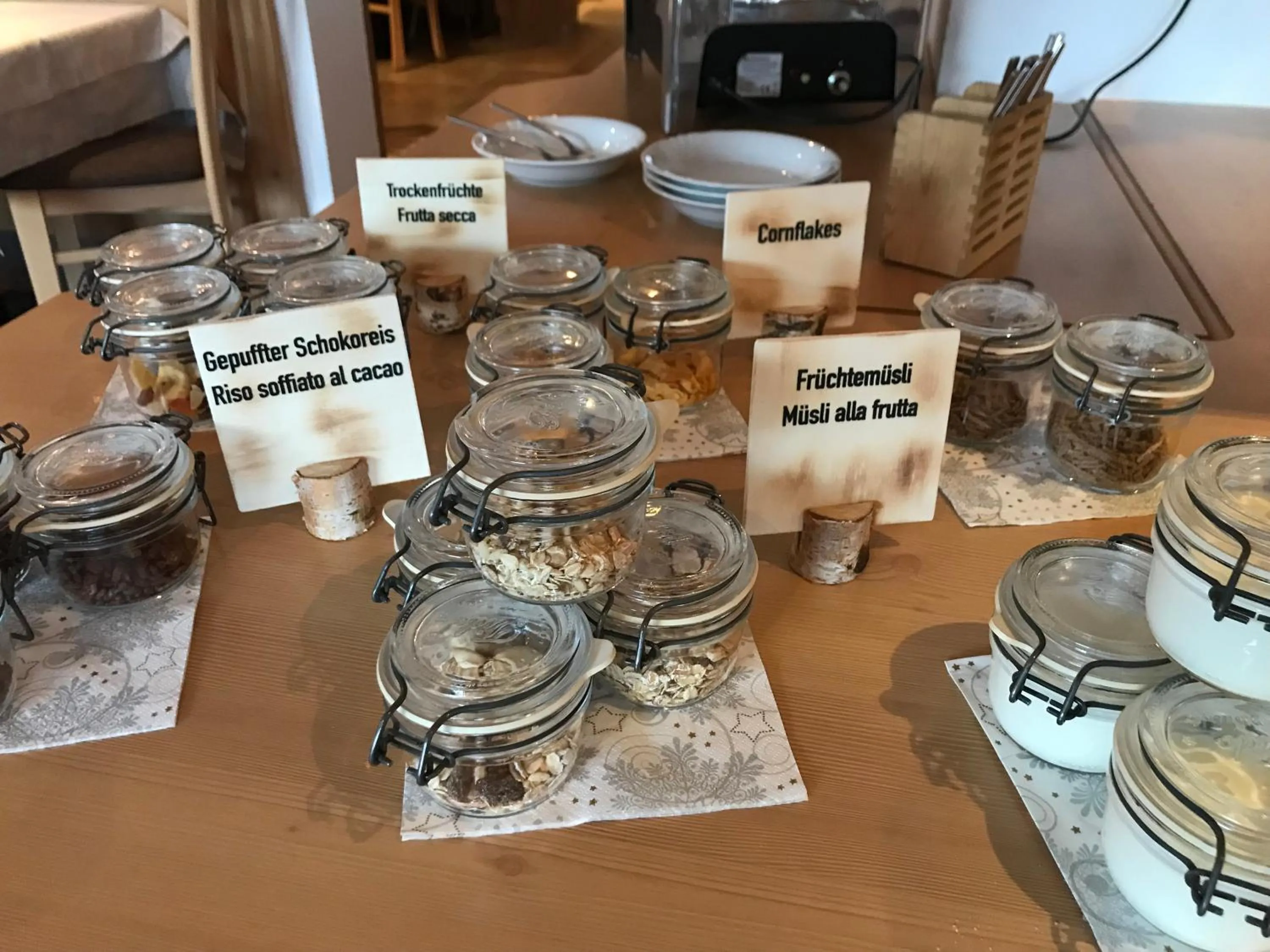 Breakfast in Alpenspitz Appartements - Garni - B&B