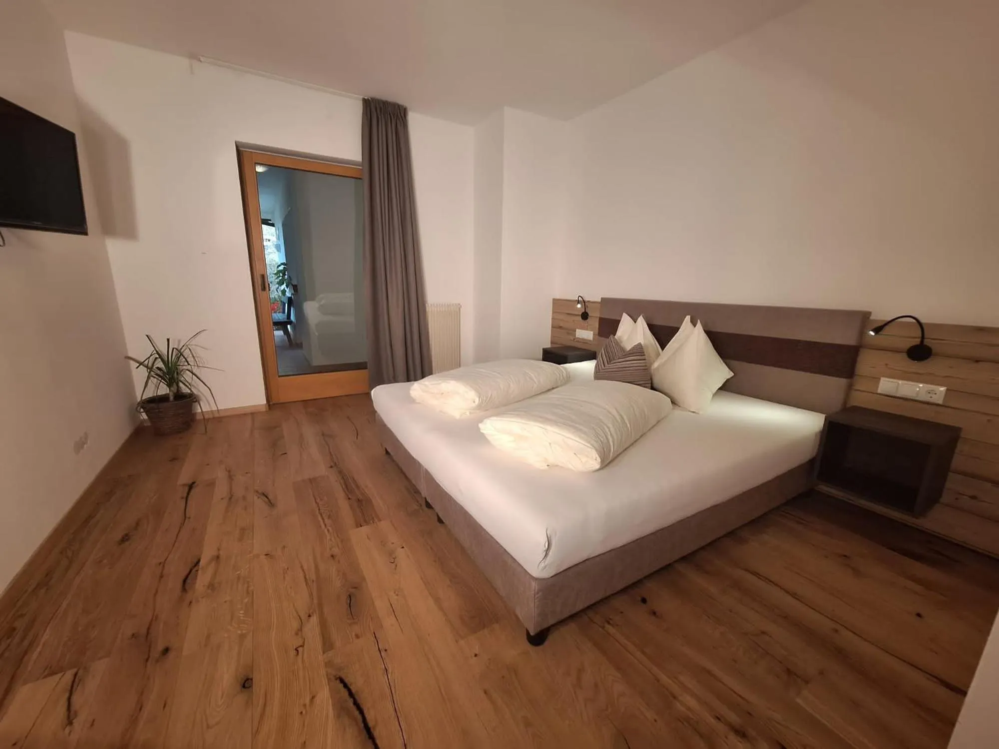 Bed in Alpenspitz Appartements - Garni - B&B