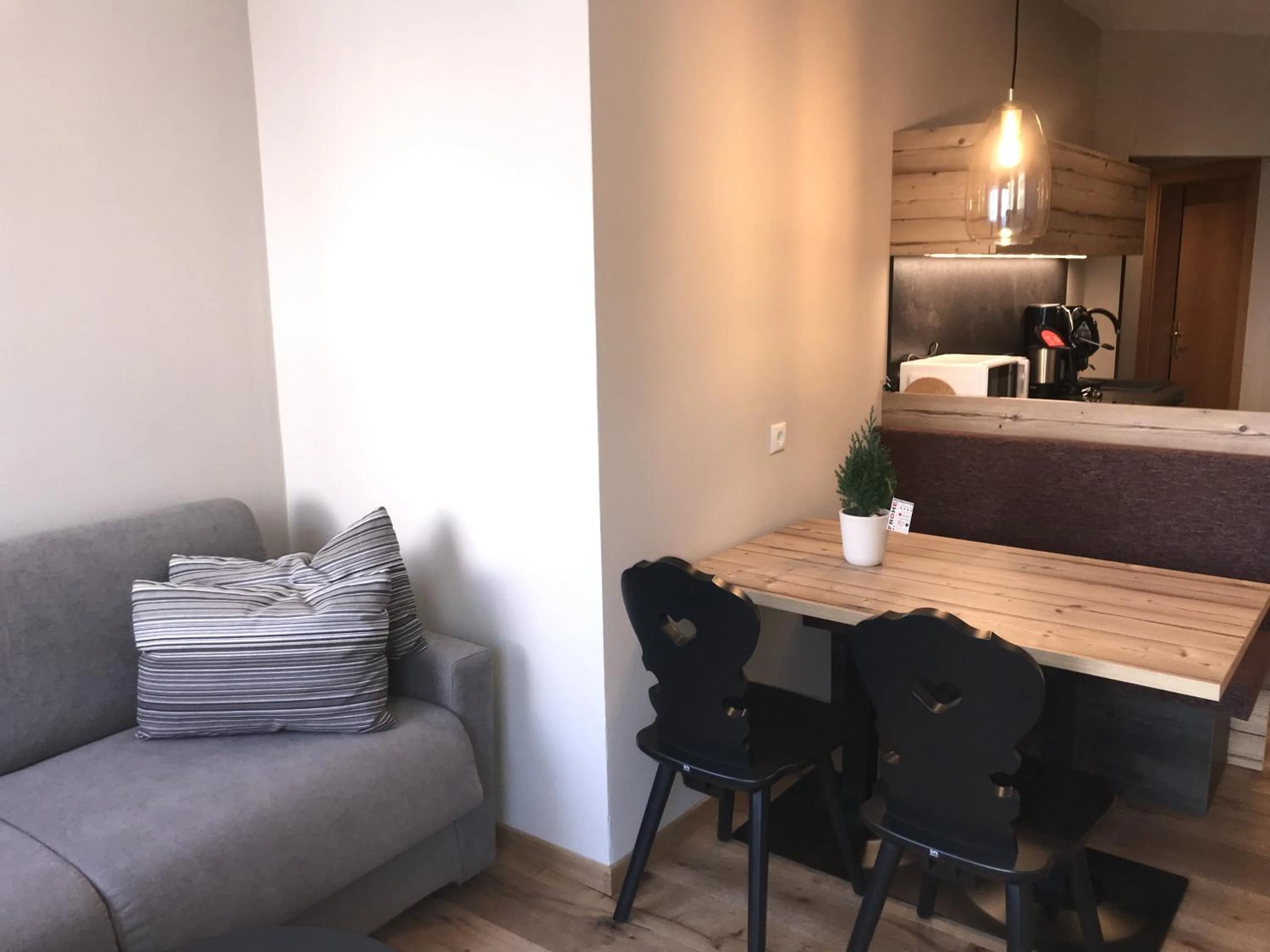 Kitchen or kitchenette in Alpenspitz Appartements - Garni - B&B