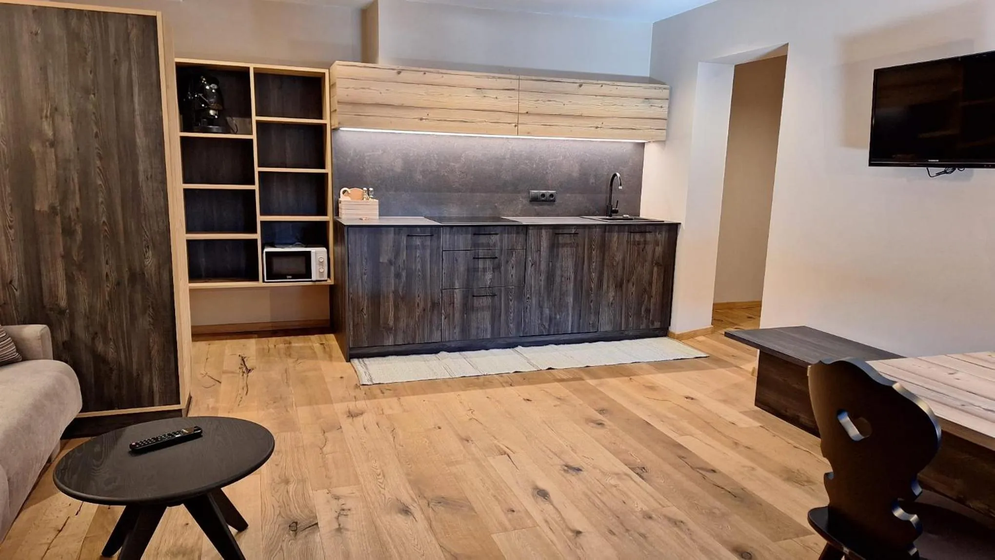 Kitchen or kitchenette in Alpenspitz Appartements - Garni - B&B