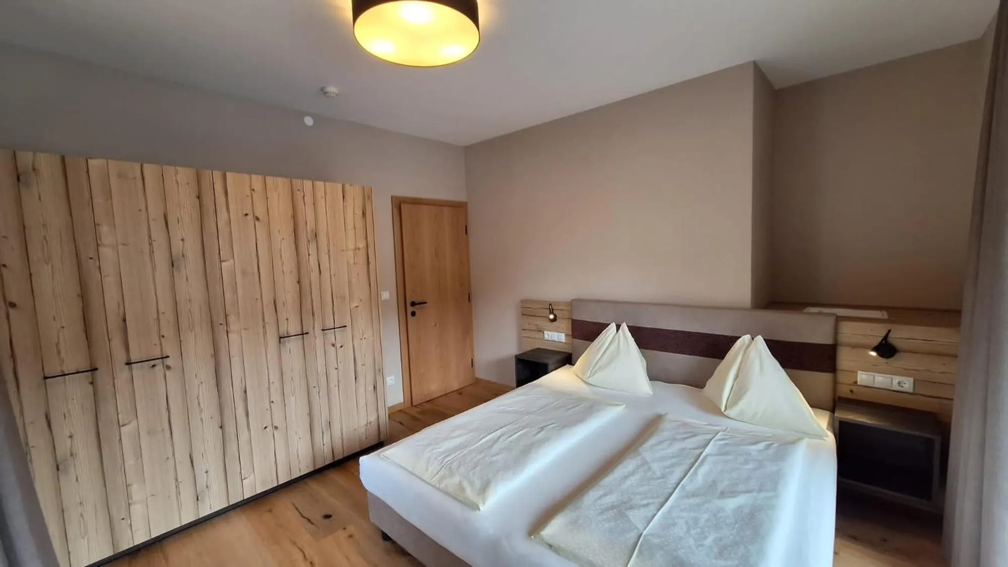 Bed in Alpenspitz Appartements - Garni - B&B
