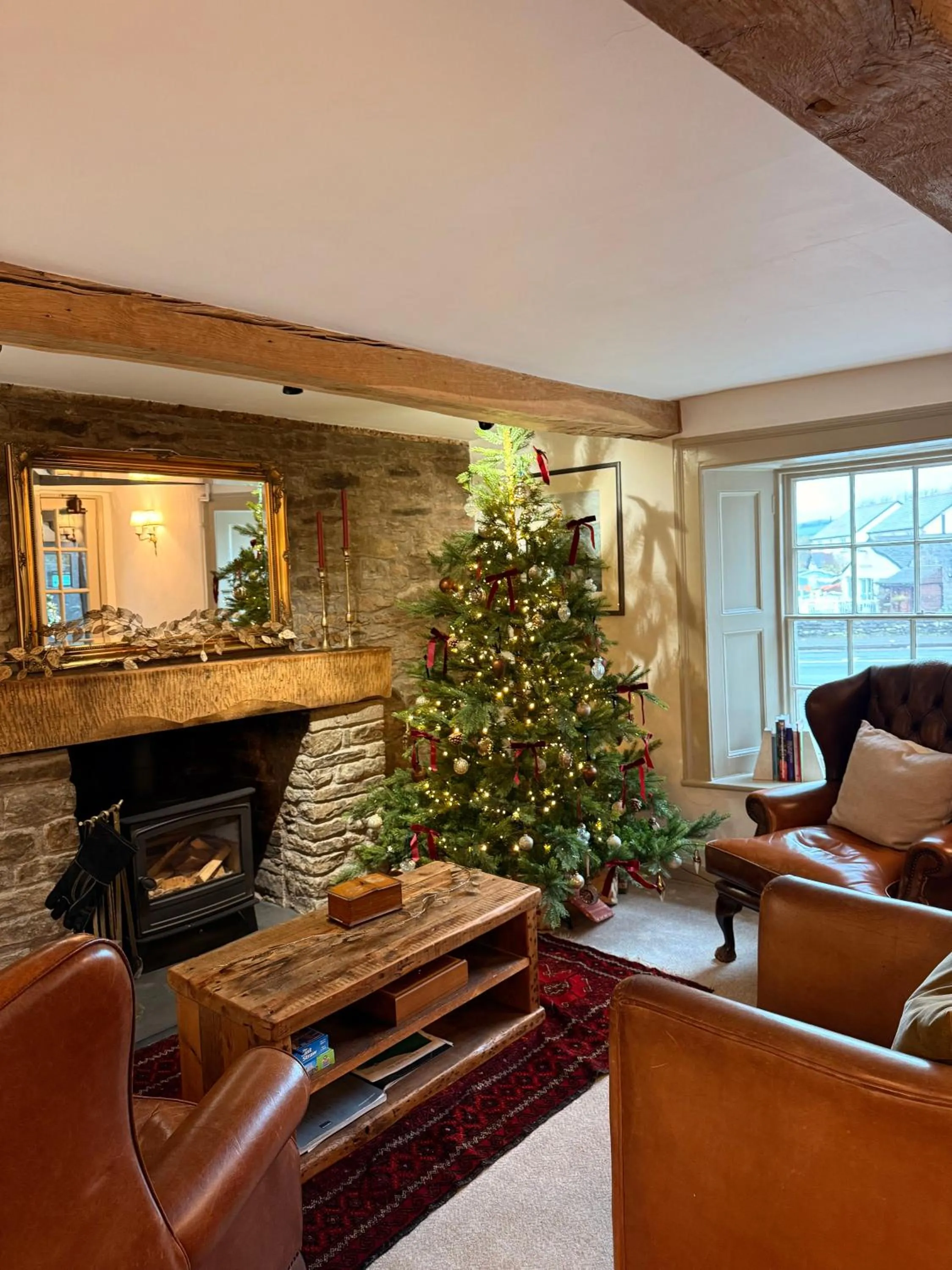 Living room in Three Cocks Hotel