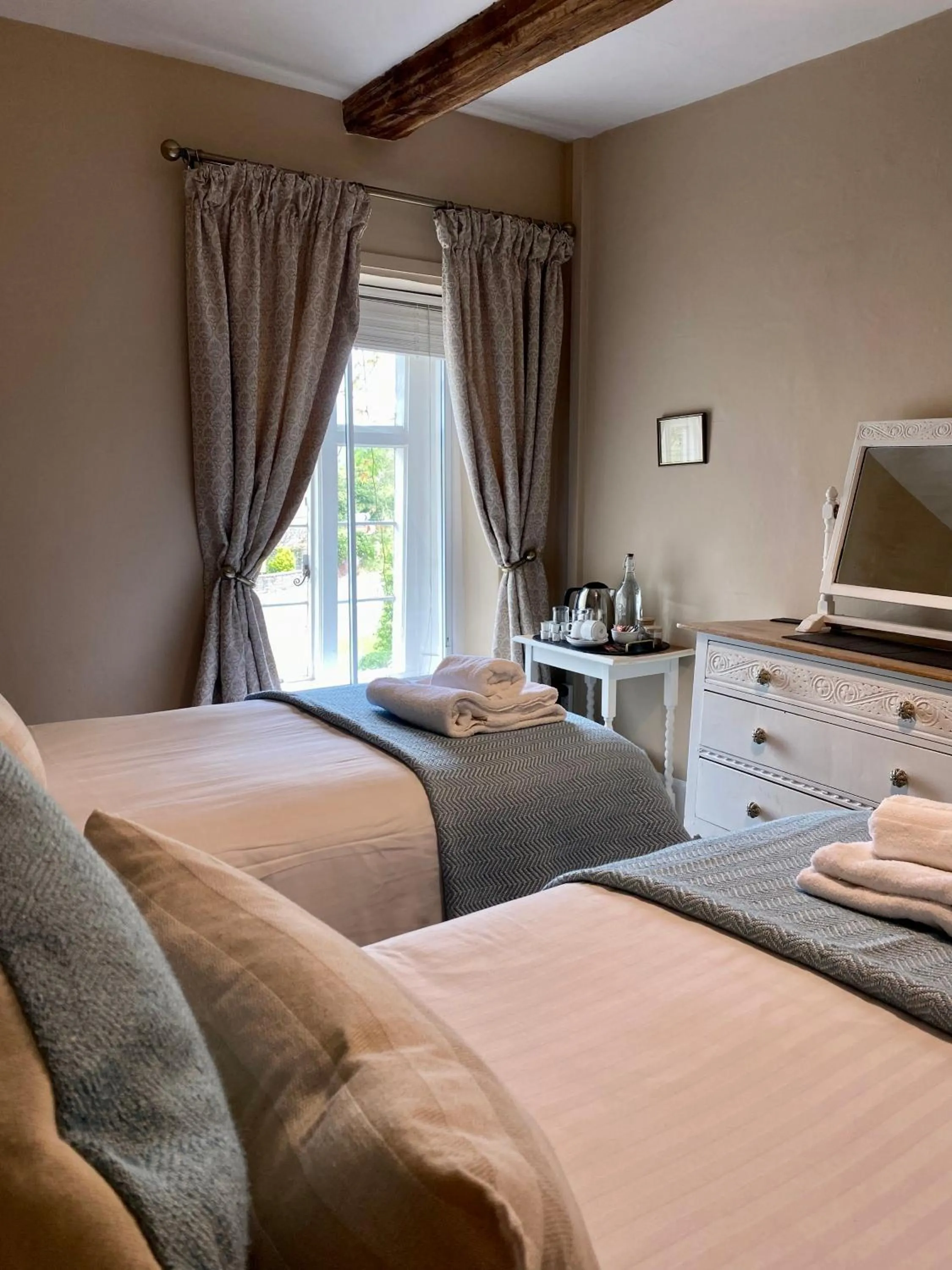 Bed in Three Cocks Hotel