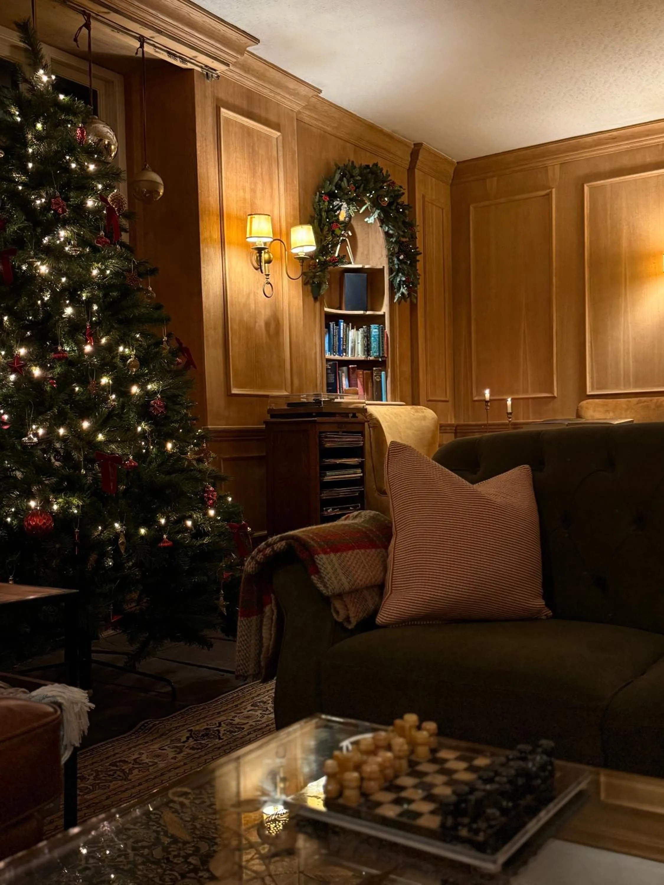 Living room in Three Cocks Hotel