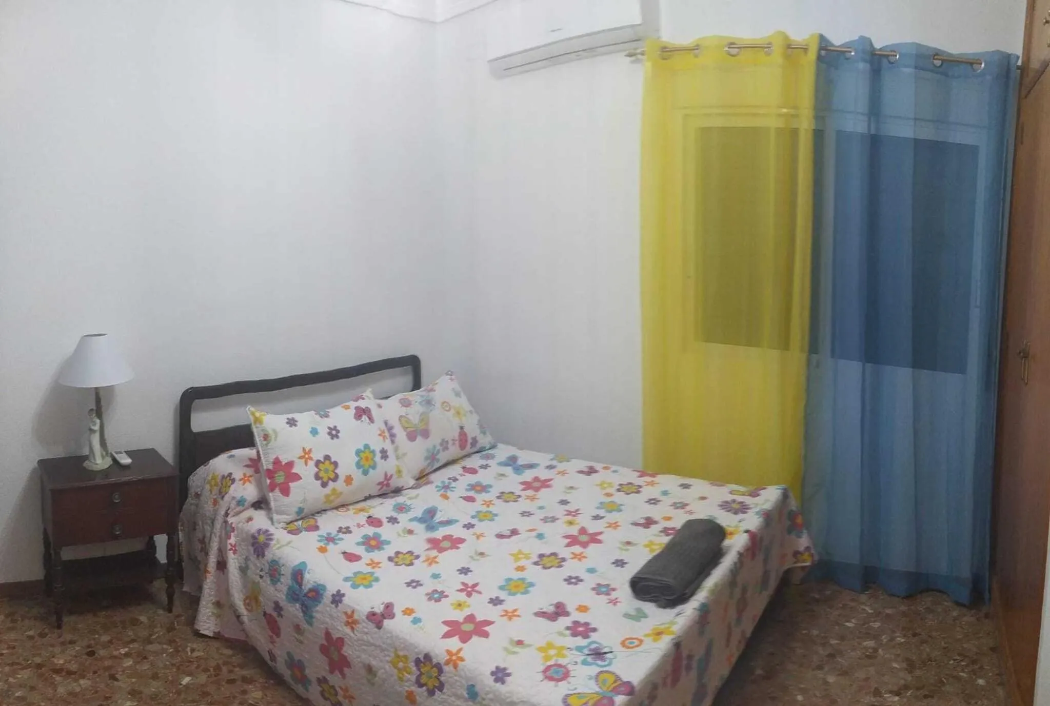 Other, Bed in A Beautiful spacious Two Bedroom Apartment CB8EV