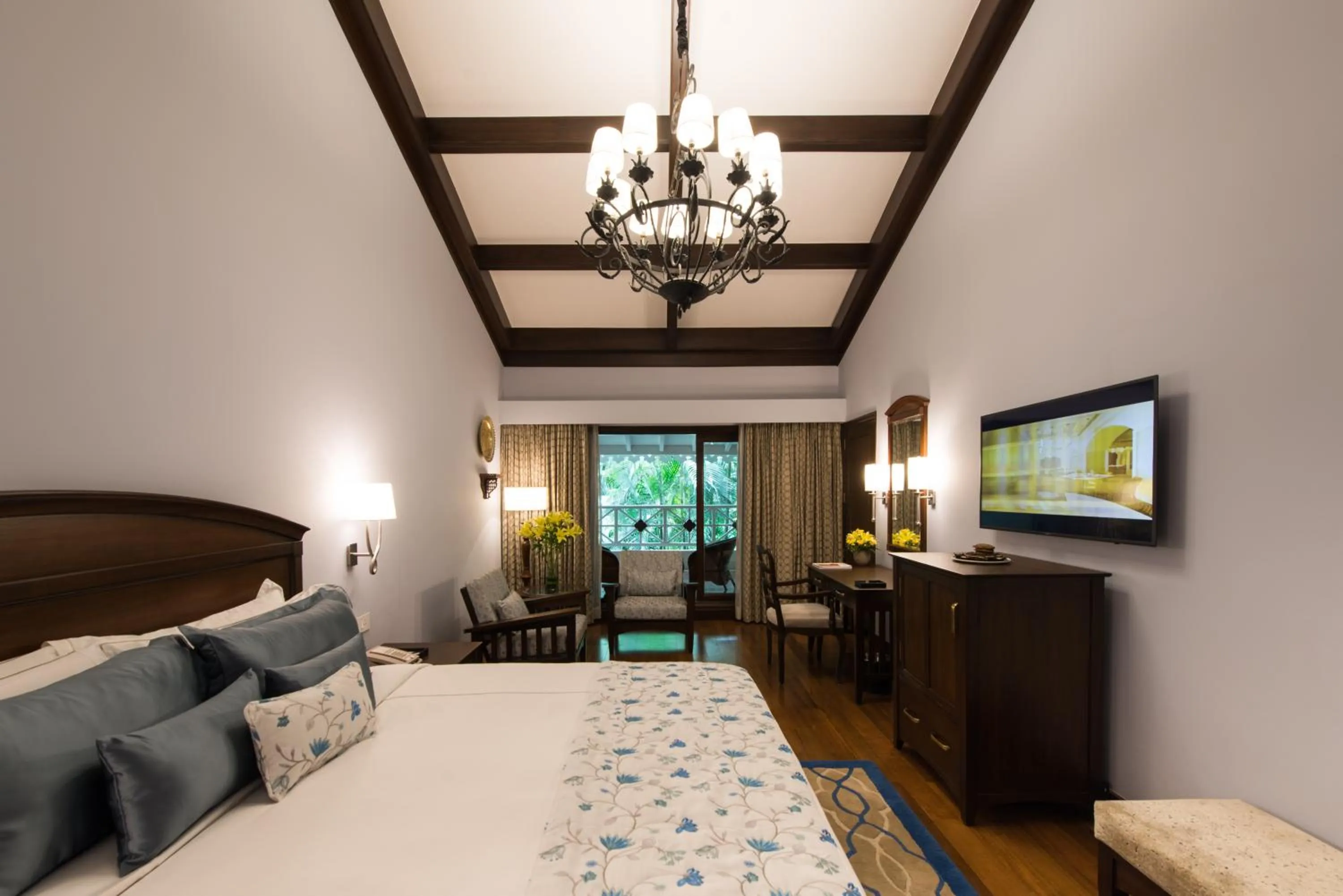 Bathroom, Bed in Taj West End