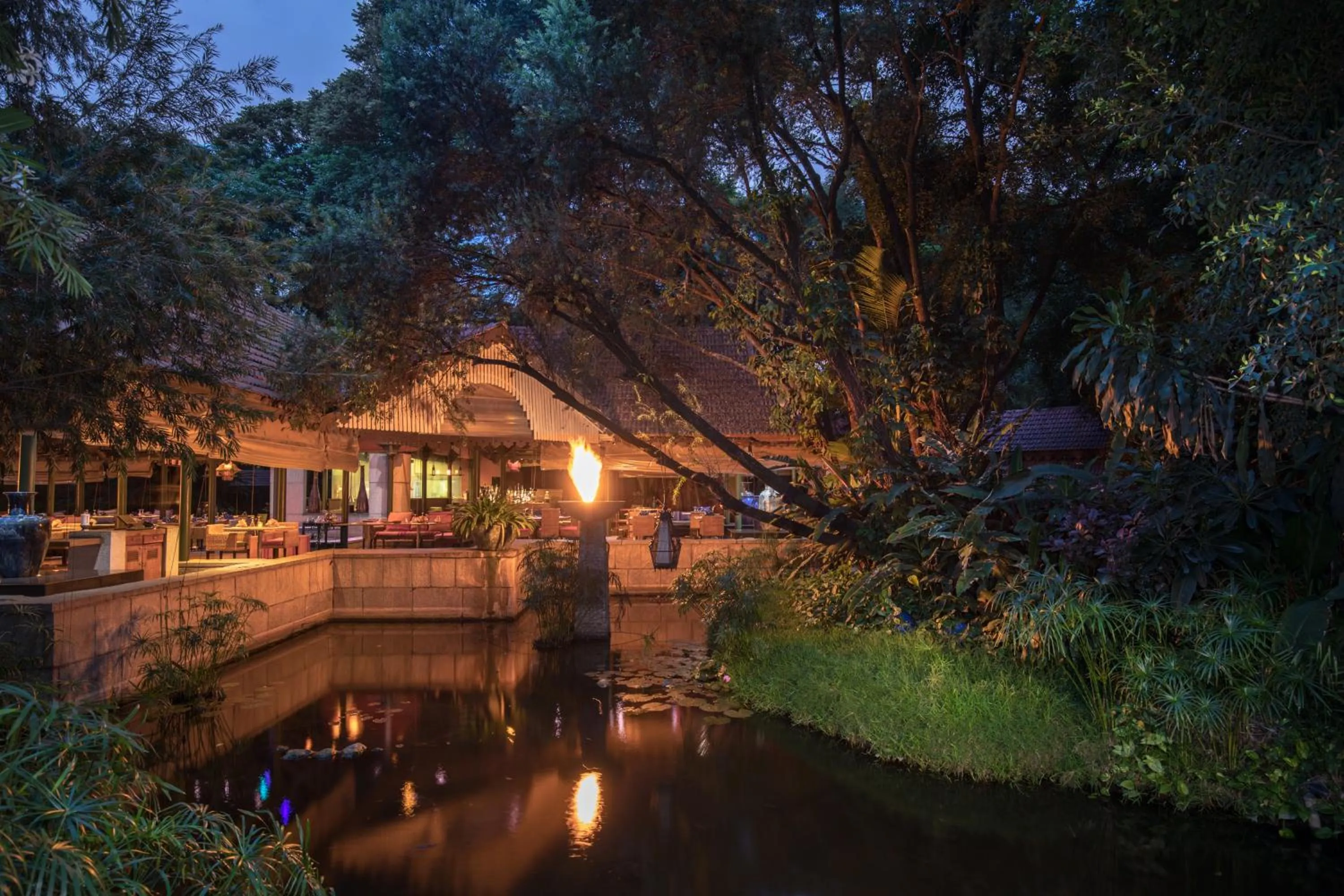 Restaurant/places to eat in Taj West End