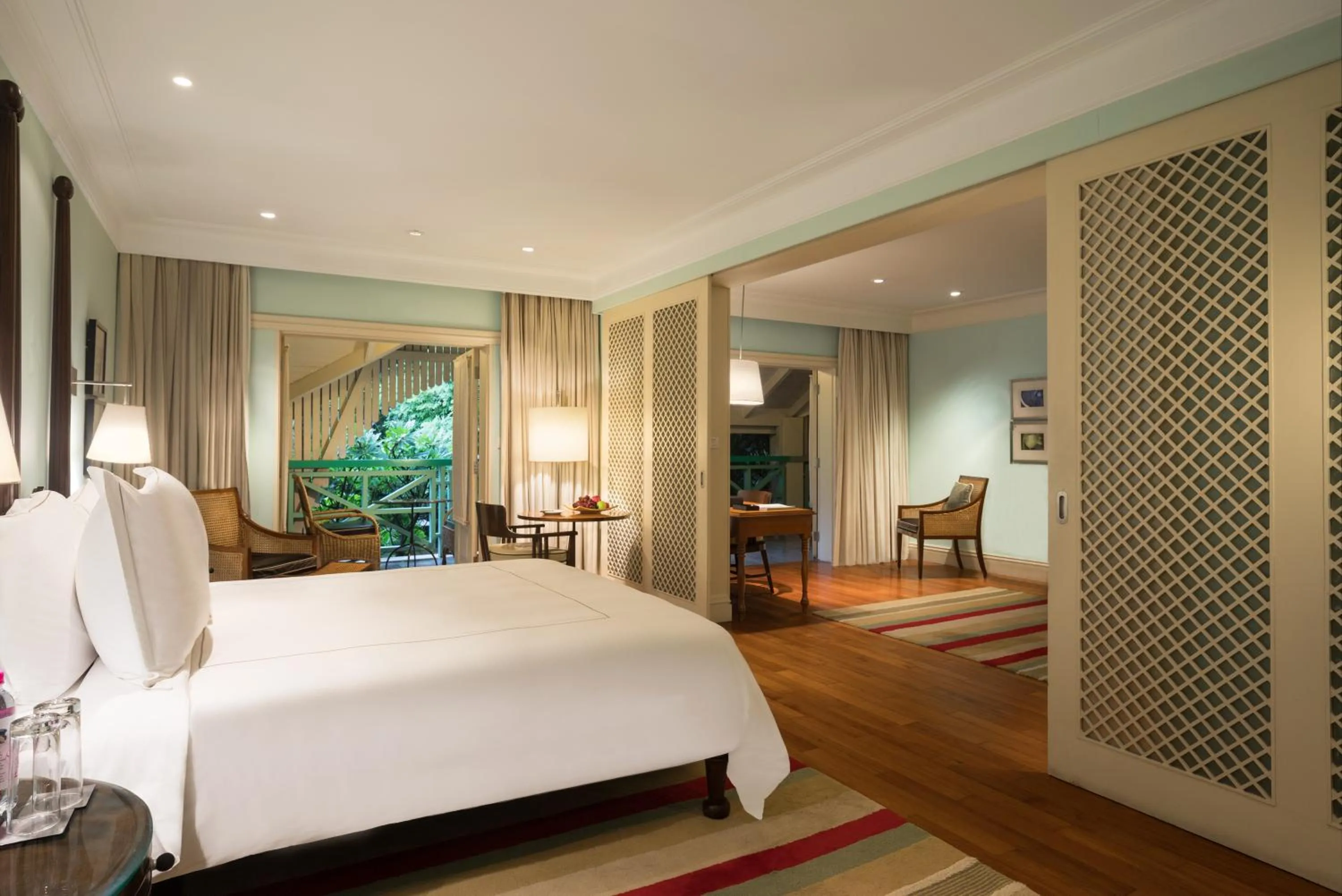 Living room, Bed in Taj West End