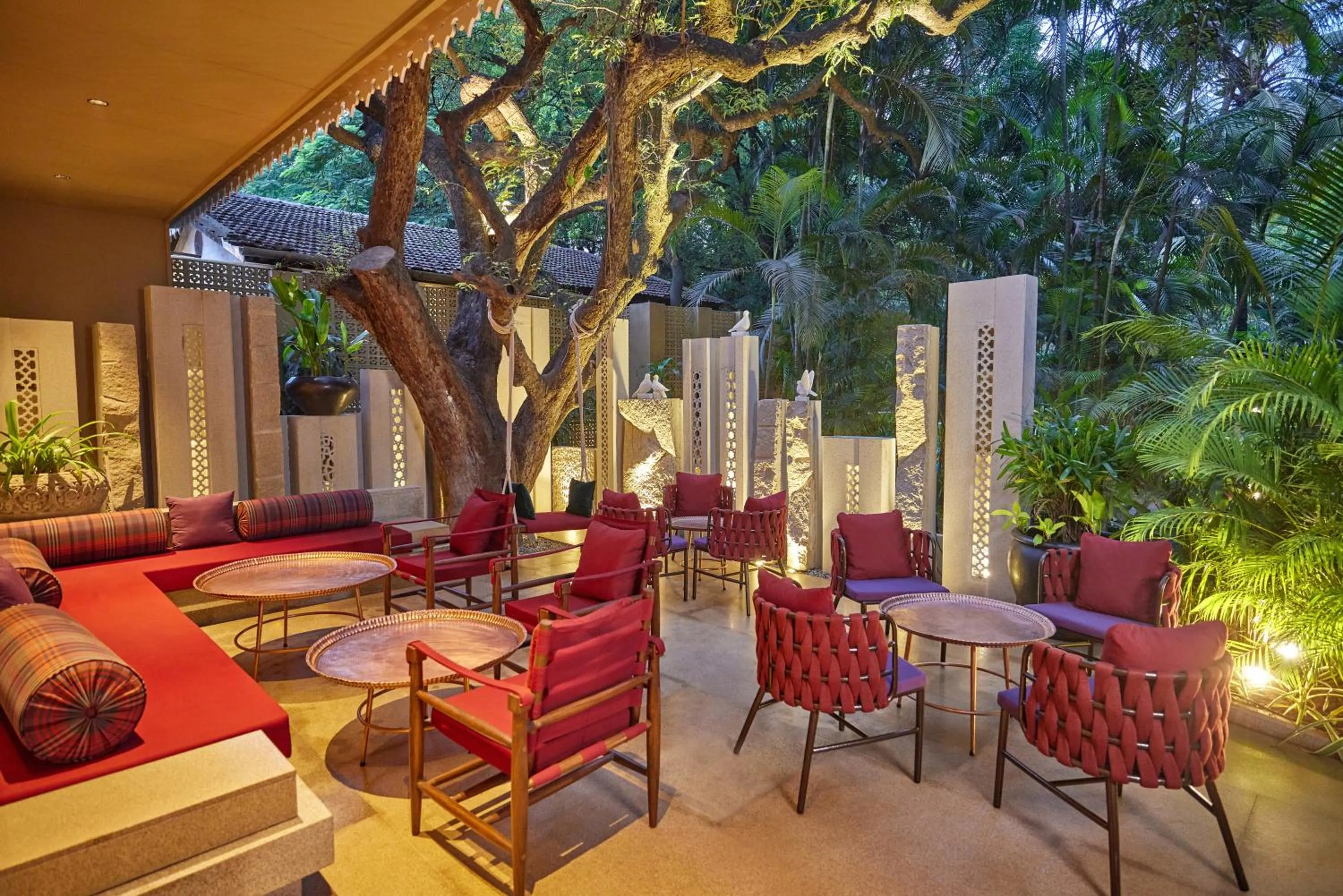 Restaurant/places to eat in Taj West End