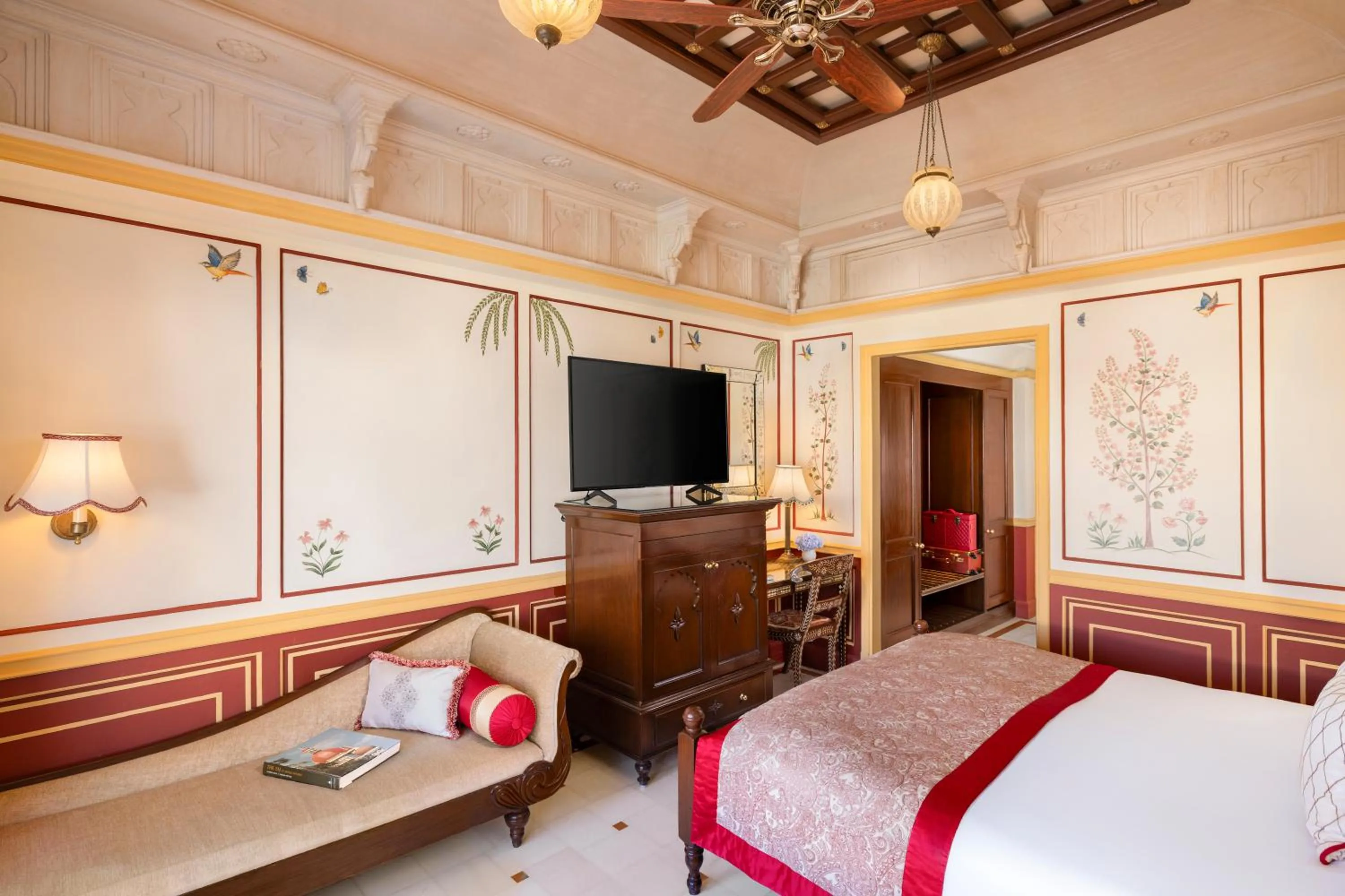 Bedroom, Bed in Taj Lake Palace Udaipur