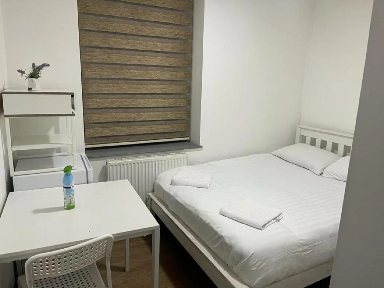 Bedroom, Bed in London Suite