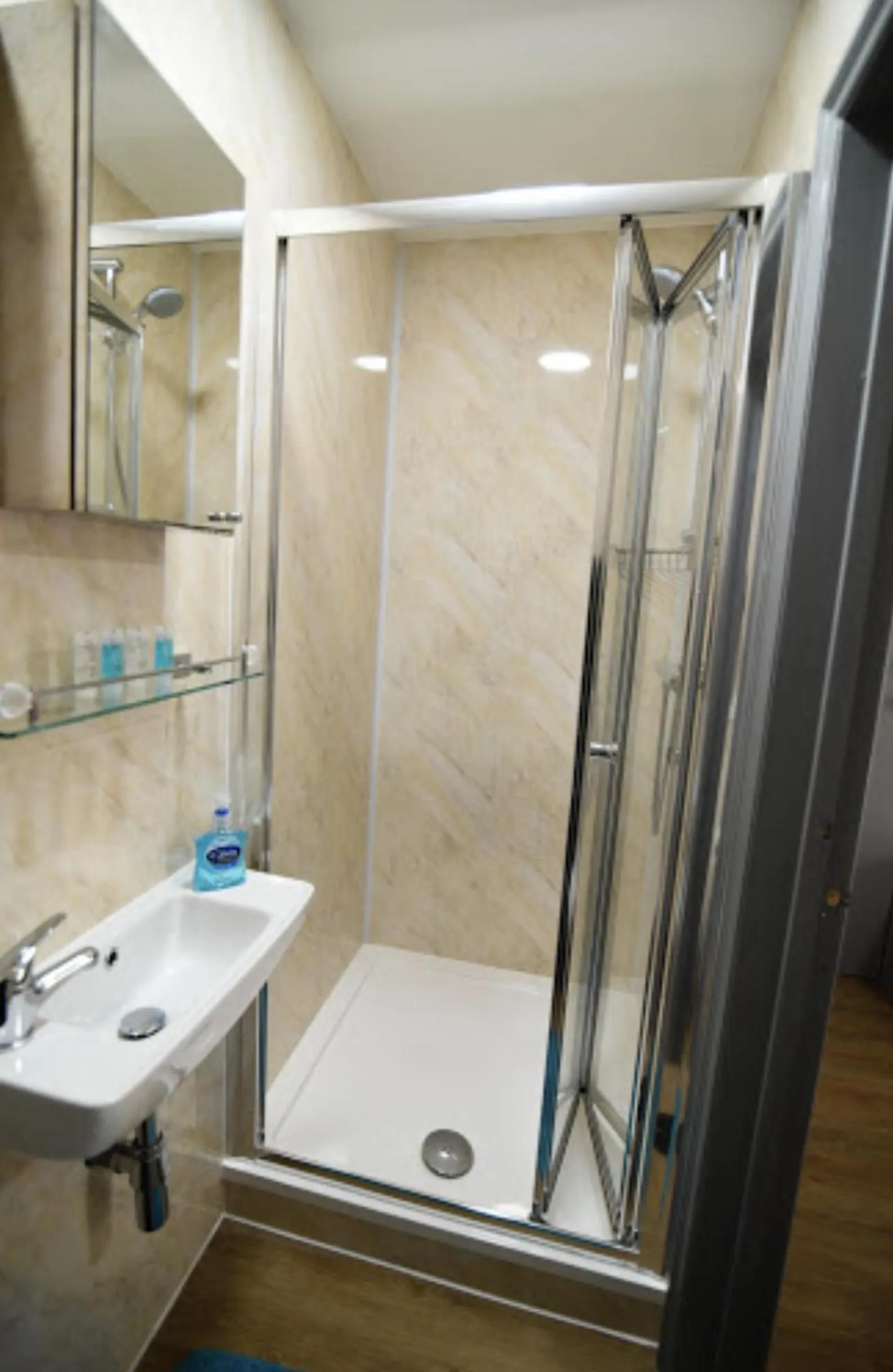 Bathroom in London Suite