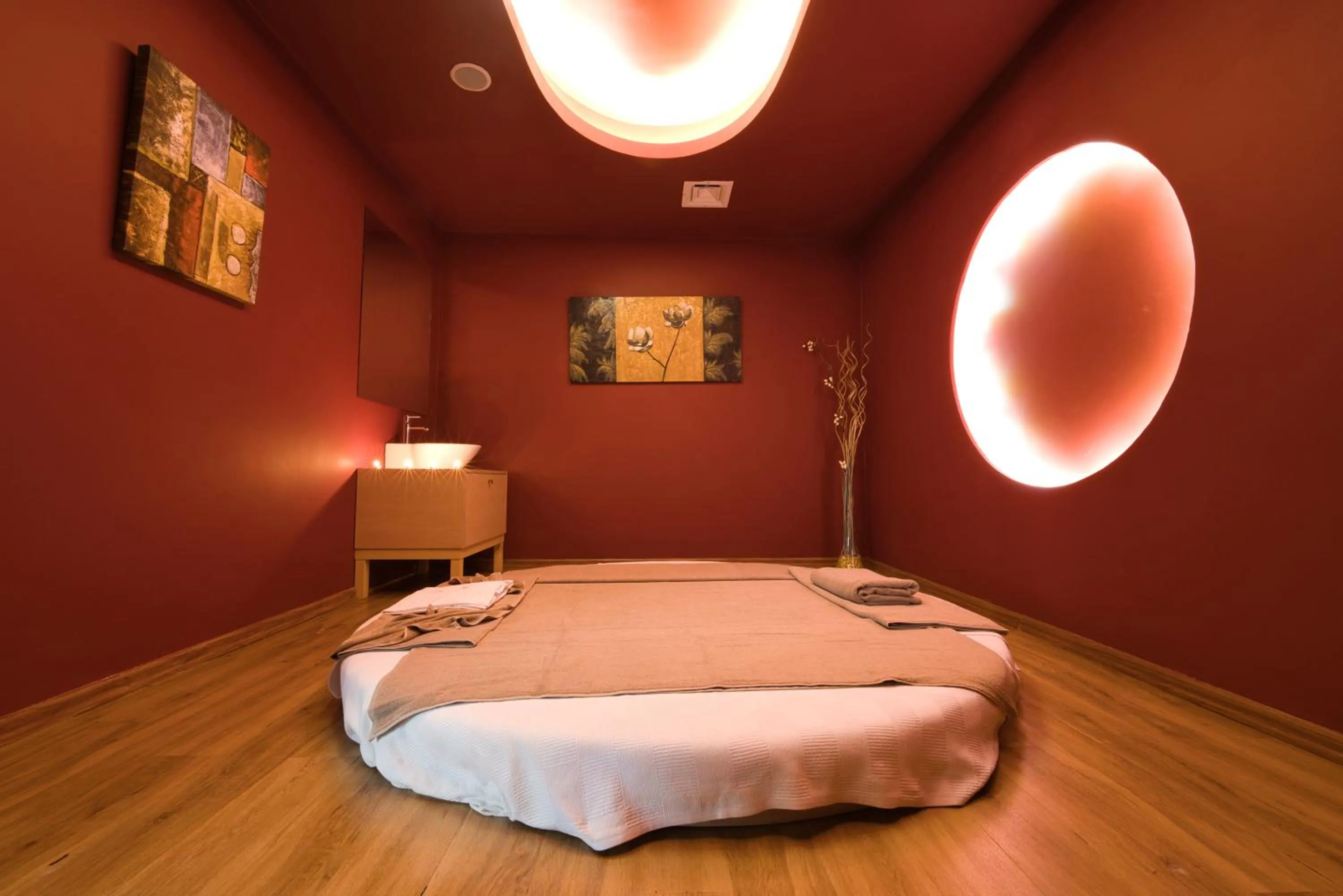 Spa and wellness centre/facilities, Bed in Salamis Bay Conti Hotel Resort & SPA & Casino