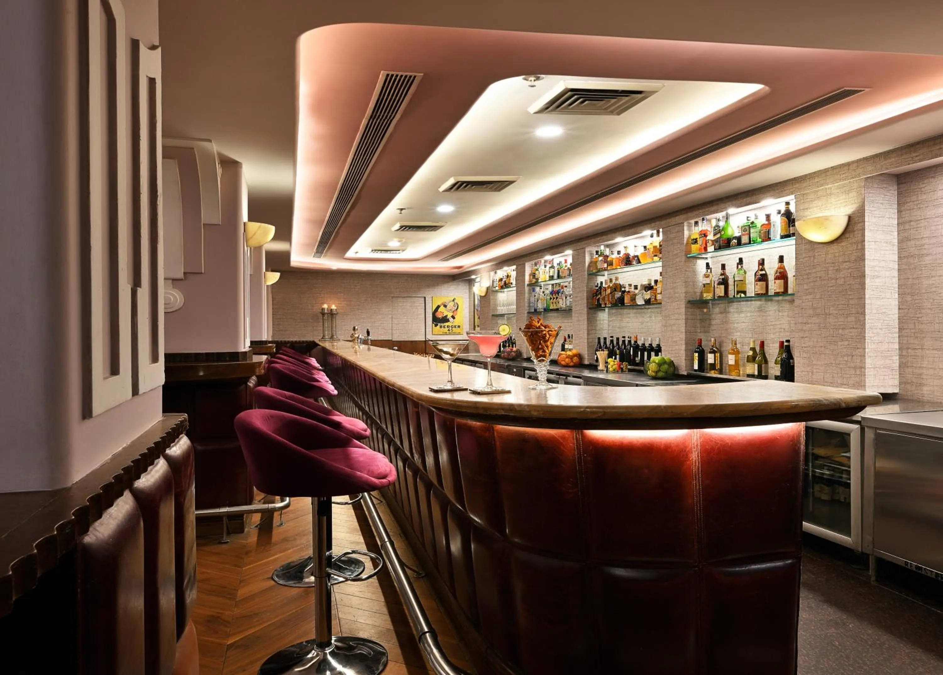 Lounge or bar in Ambassador, New Delhi - IHCL SeleQtions