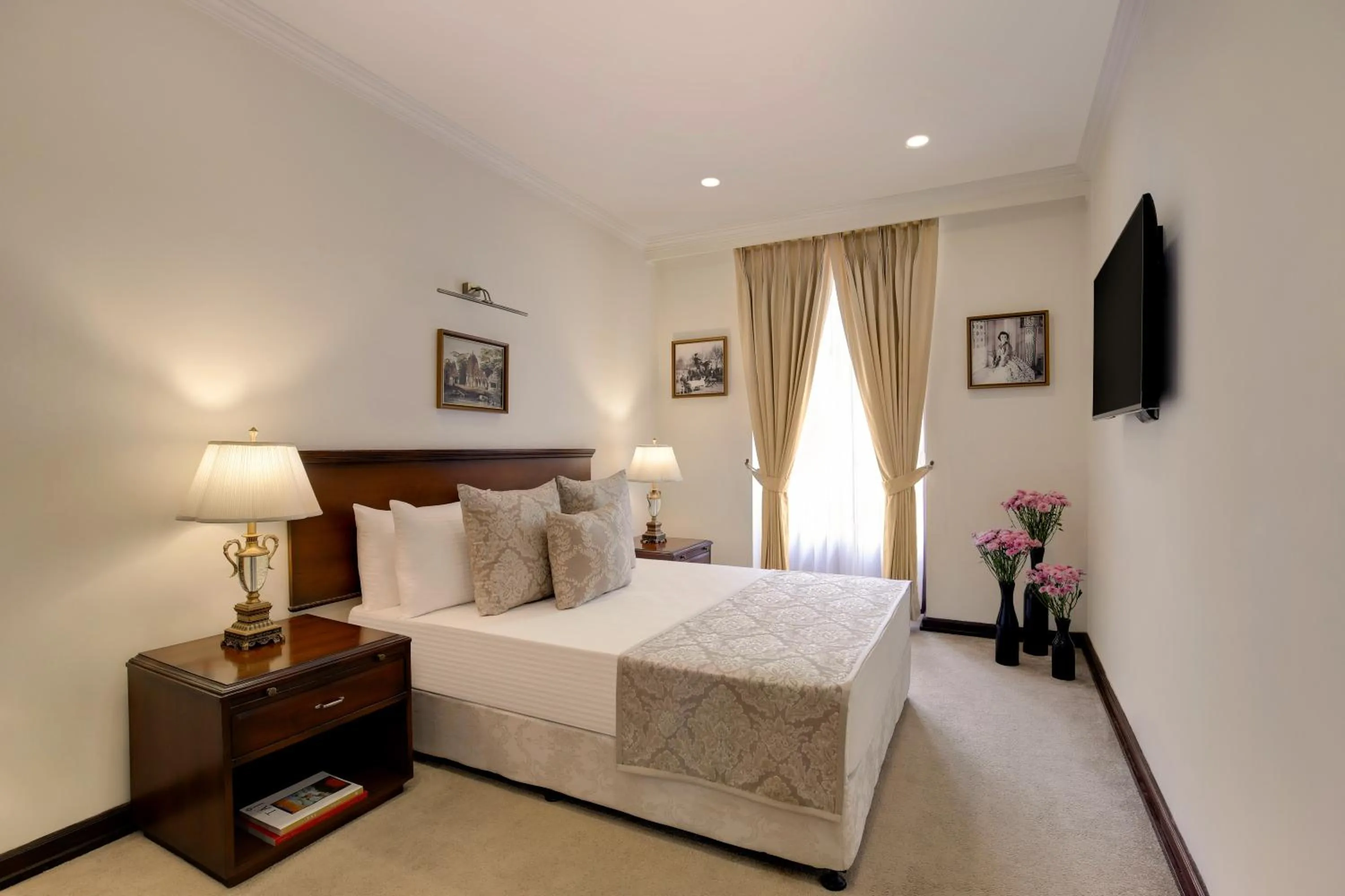 Bed in Ambassador, New Delhi - IHCL SeleQtions