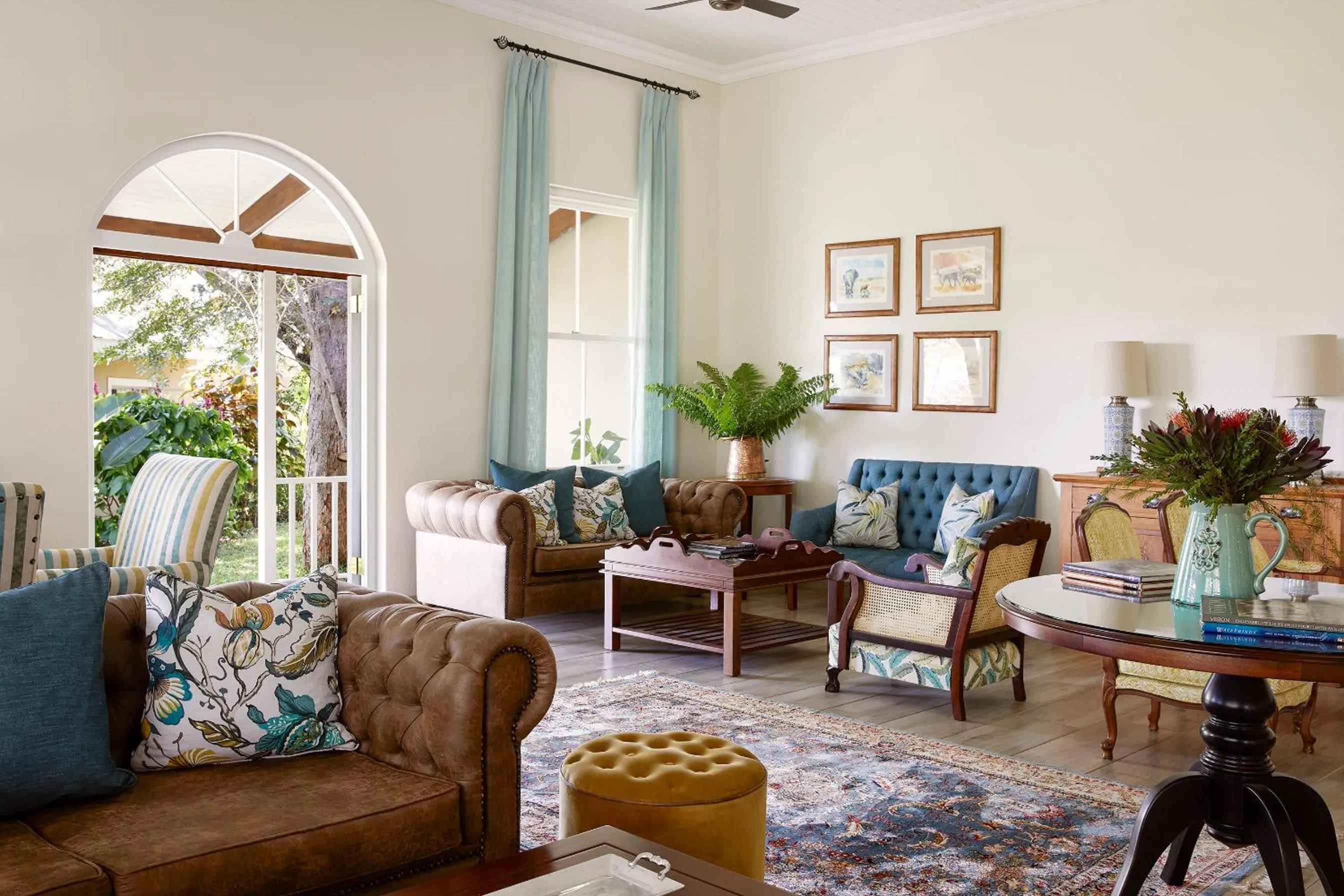 Lounge or bar in Pioneers