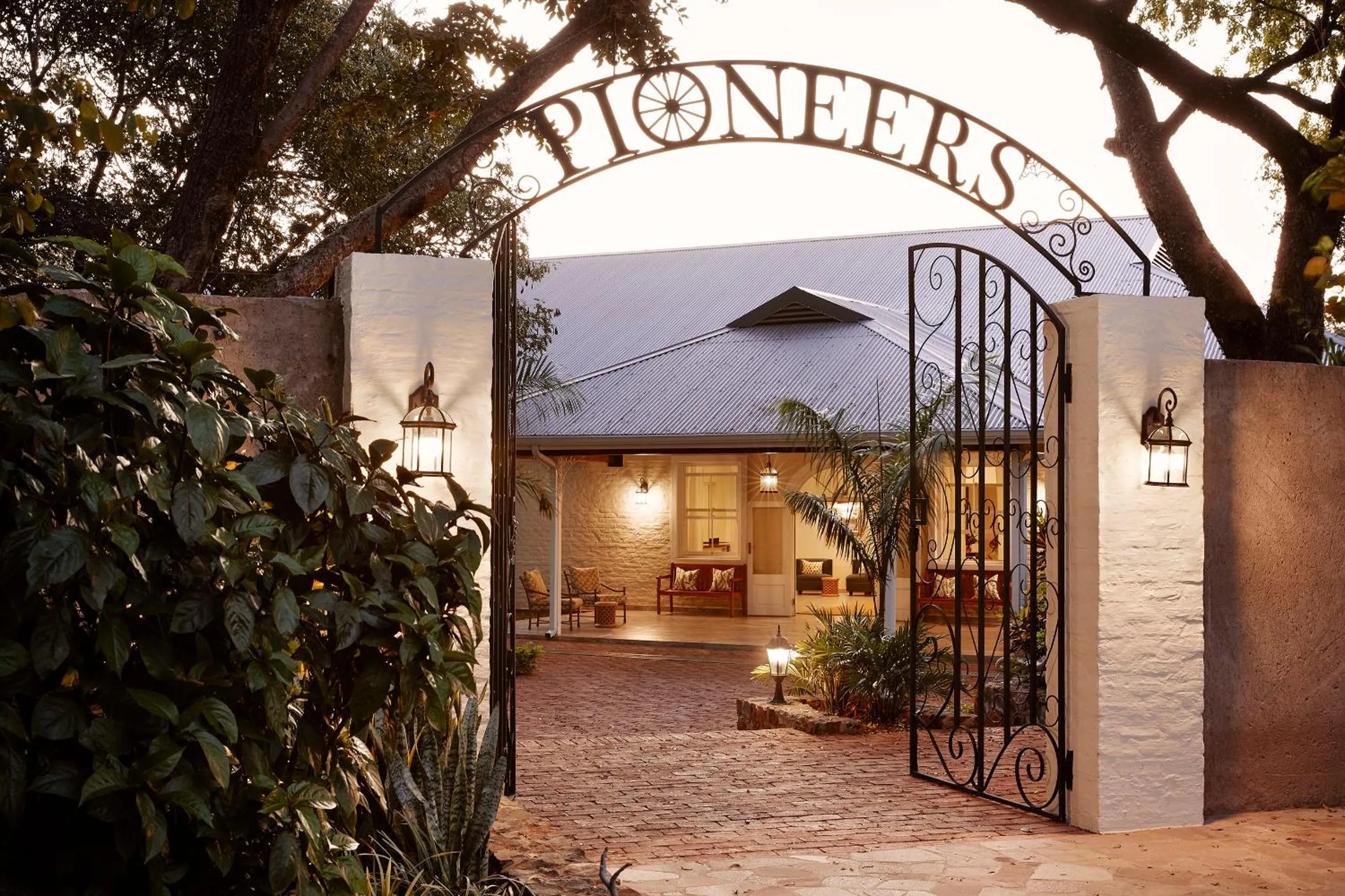 Facade/entrance in Pioneers