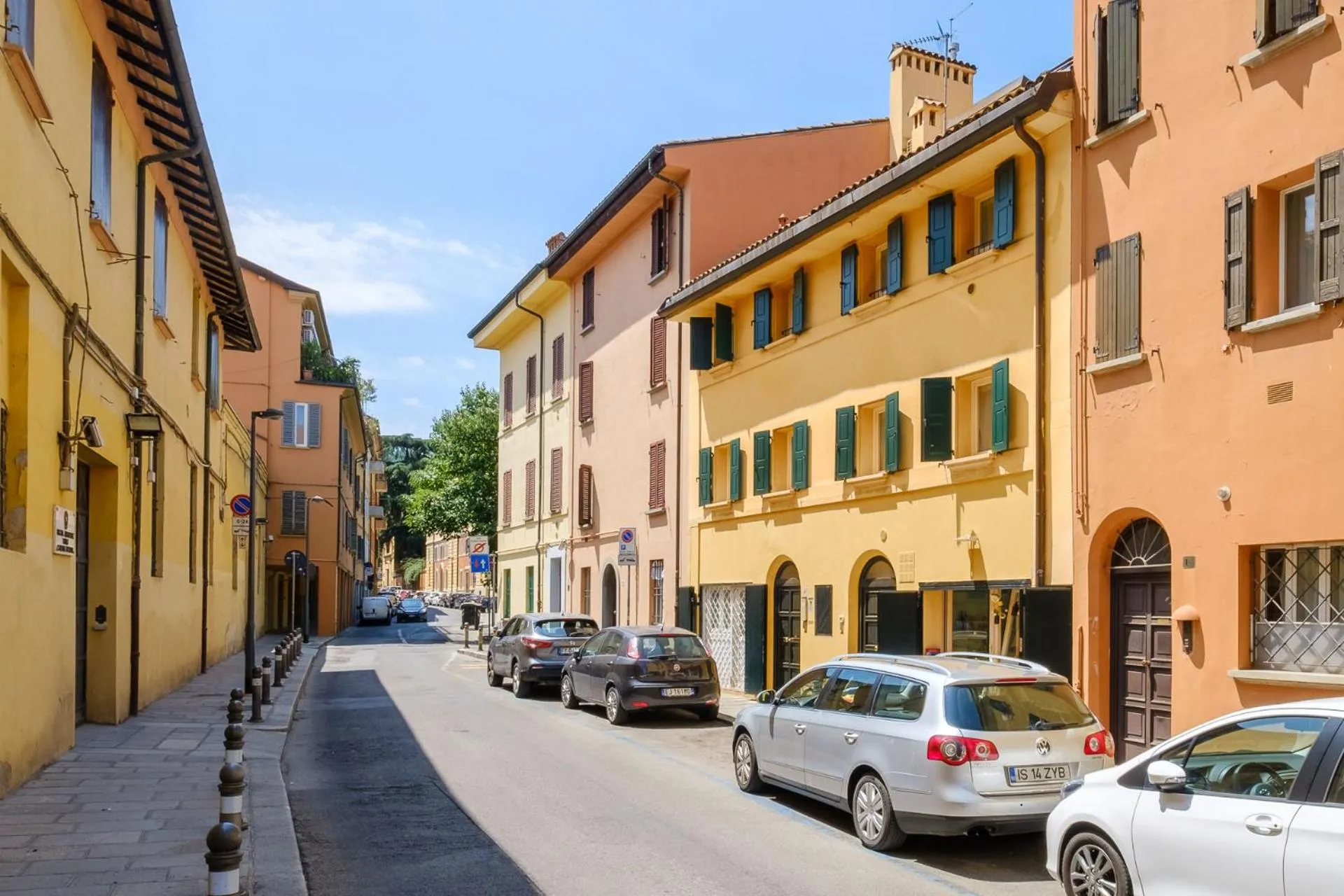 Property building in BolognaRoomscom - Frassinago Deluxe