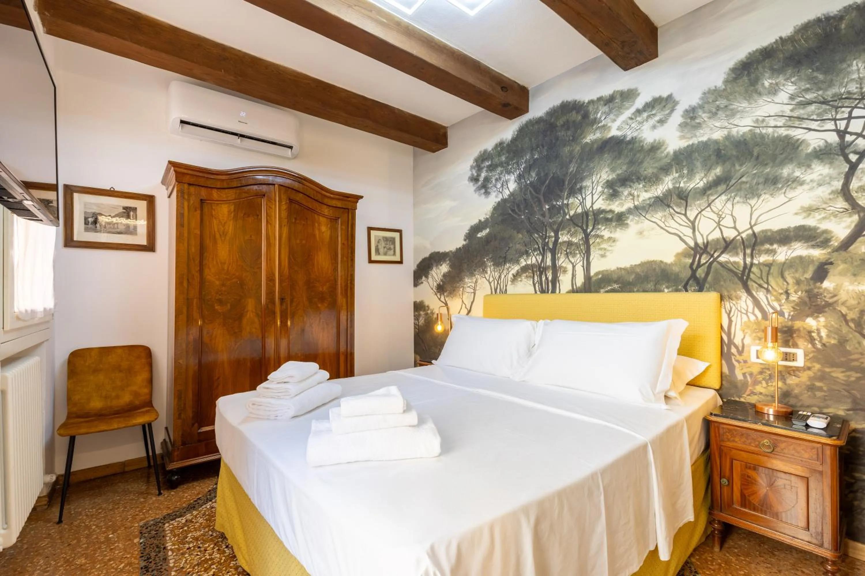 Bed in BolognaRoomscom - Frassinago Deluxe