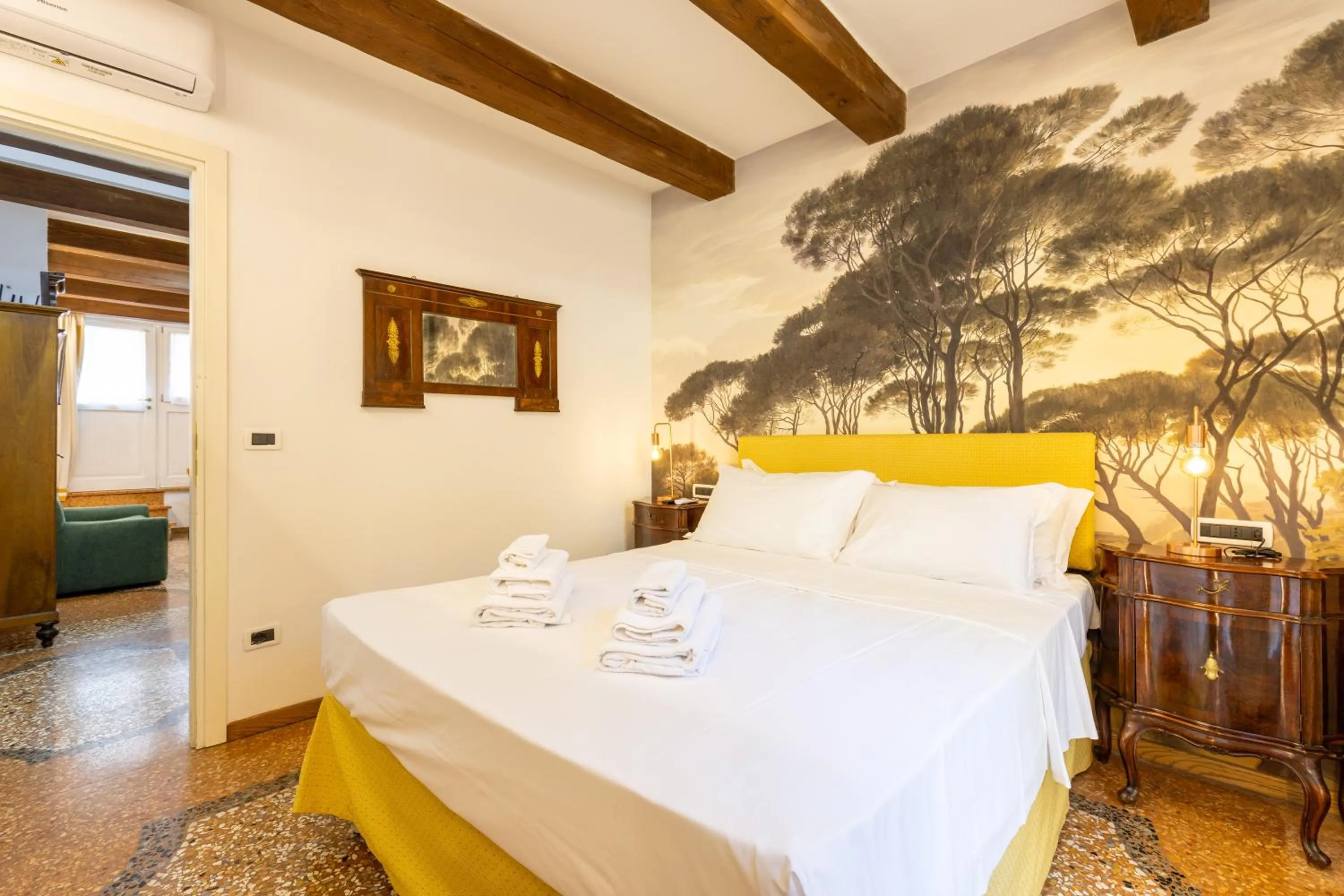 Bed in BolognaRoomscom - Frassinago Deluxe