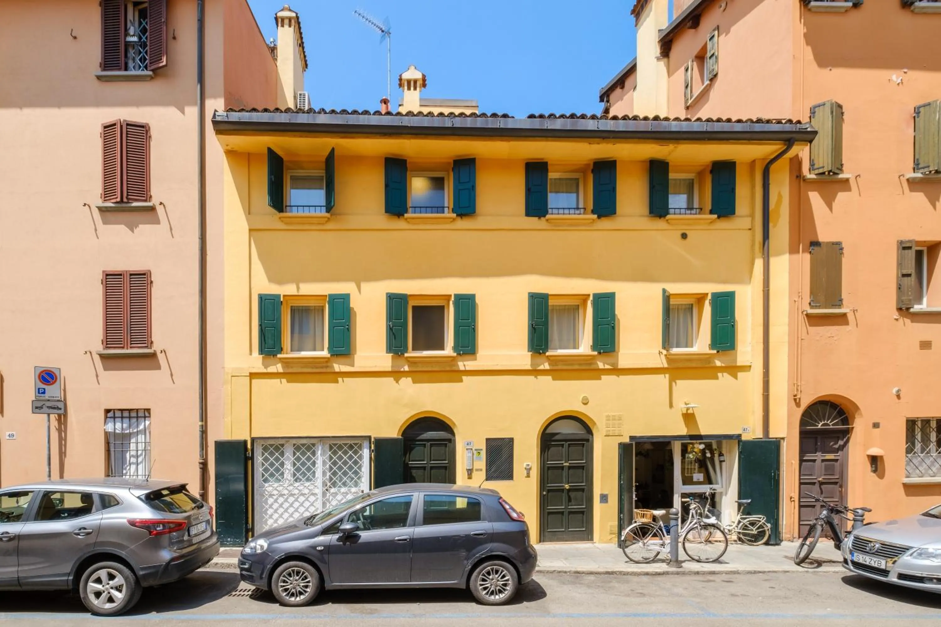 Property building in BolognaRoomscom - Frassinago Deluxe