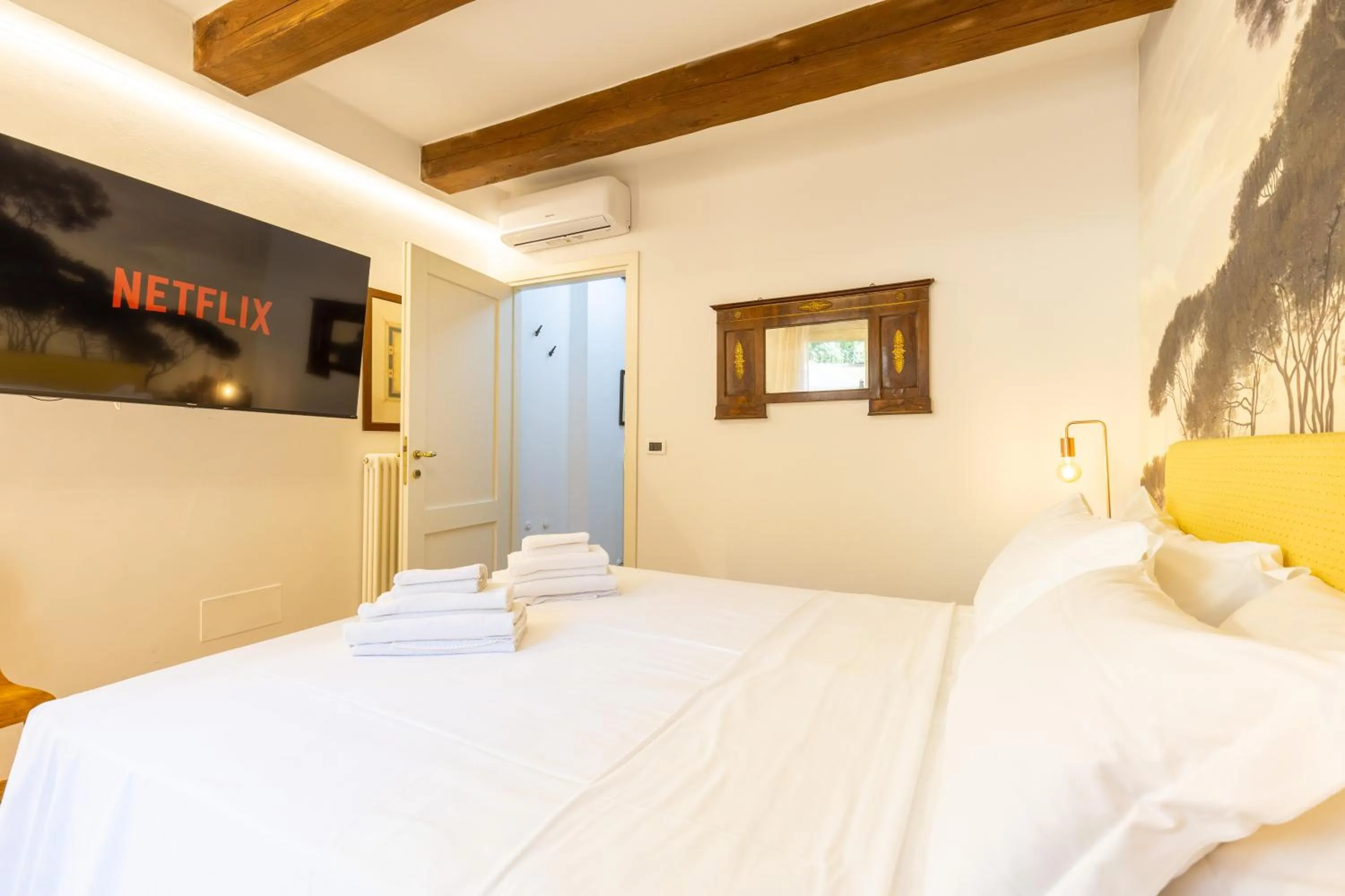 Bed in BolognaRoomscom - Frassinago Deluxe