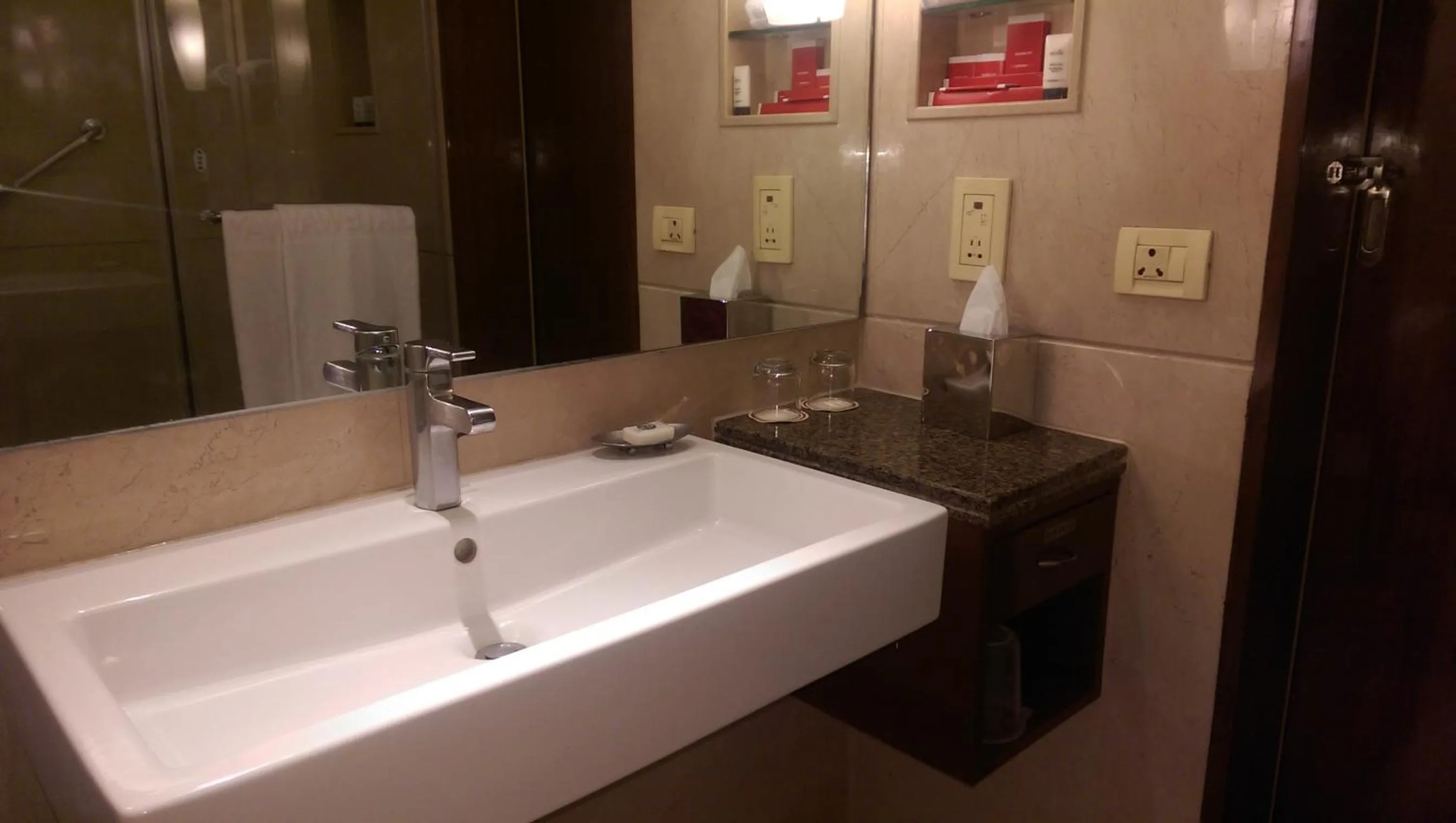 Bathroom in Vivanta Bengaluru Residency Road