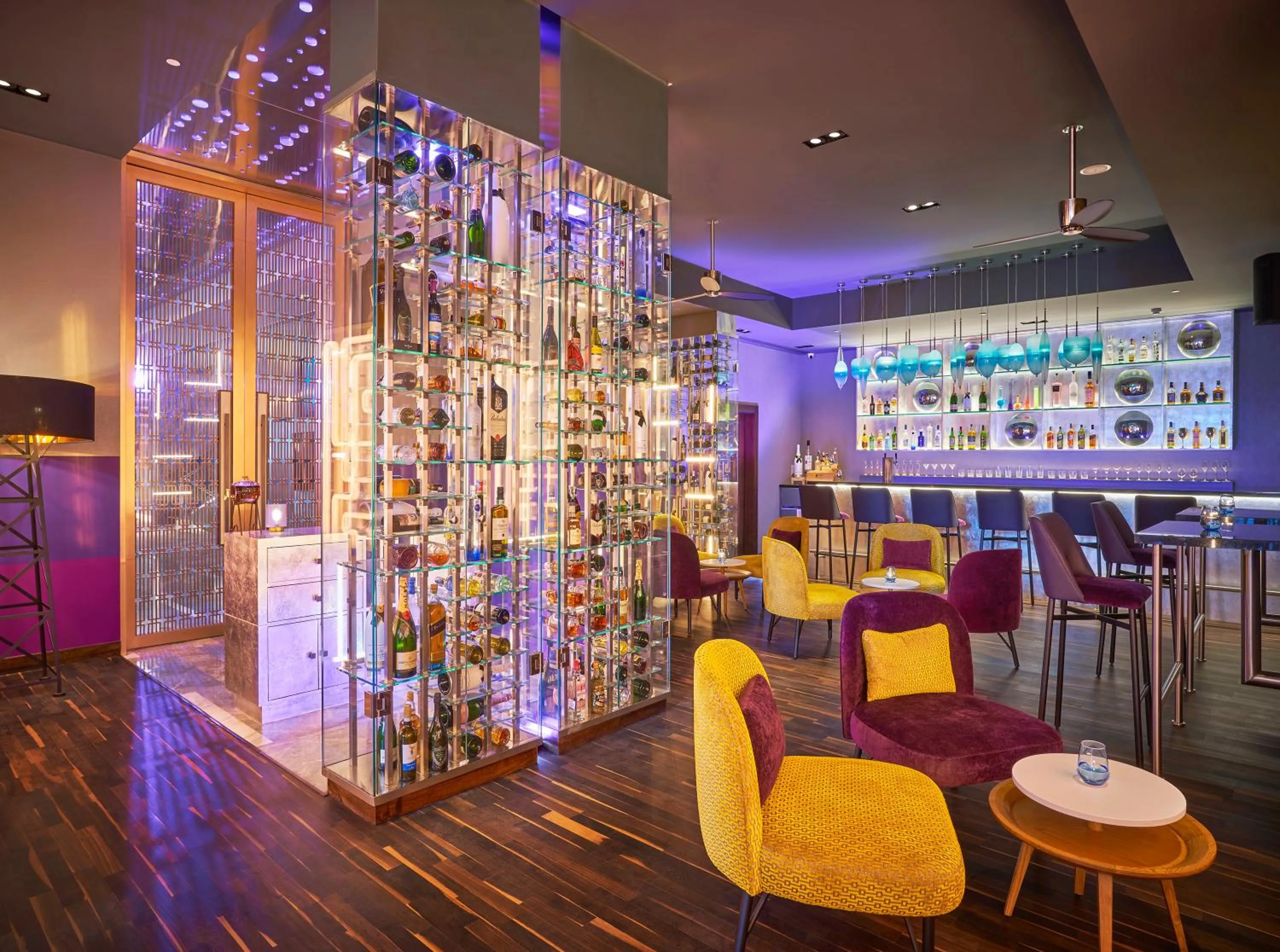Lounge or bar in Vivanta Bengaluru Residency Road
