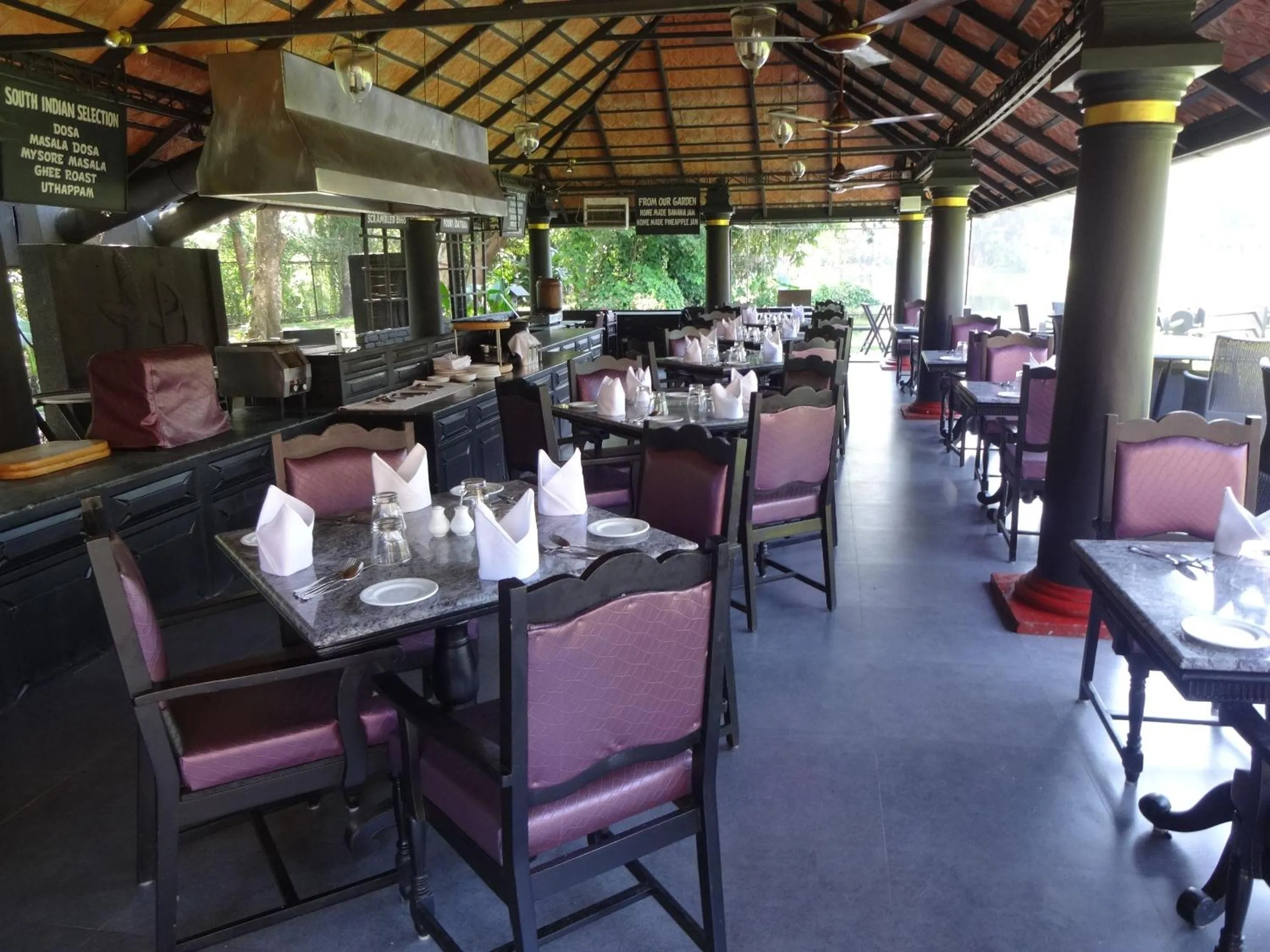 Restaurant/places to eat in Taj Kumarakom Resort and Spa Kerala