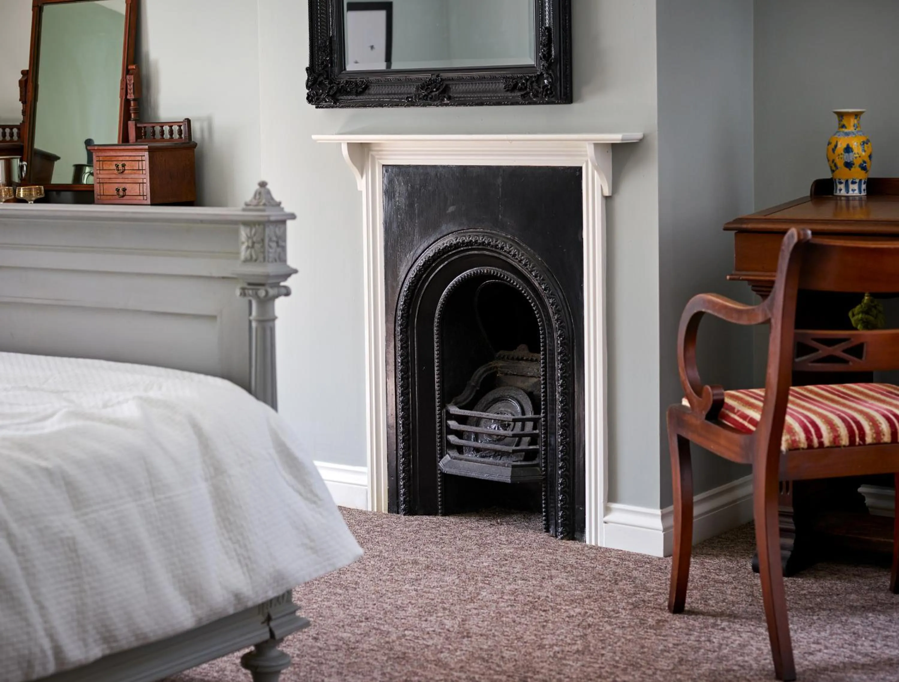 Bedroom, Bed in The Martlet Inn