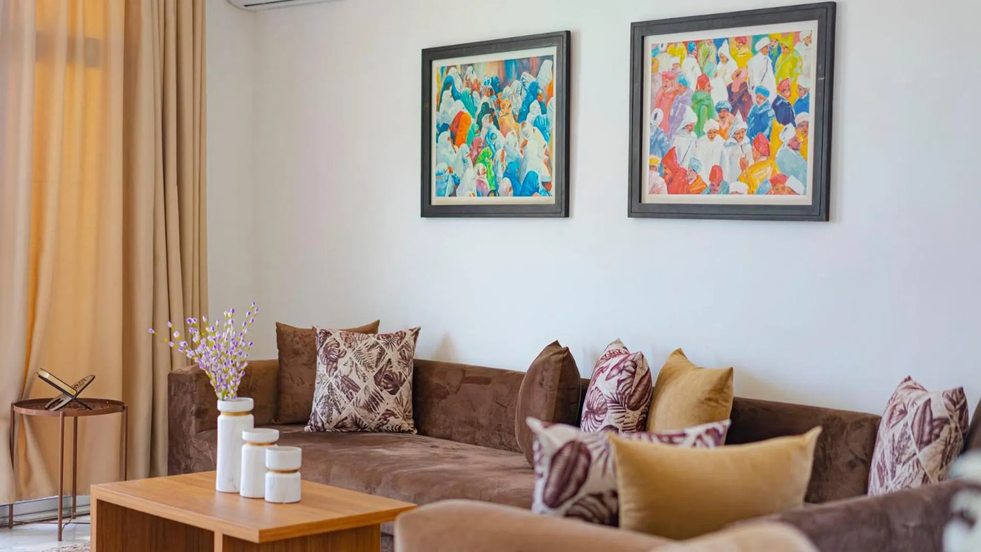 Communal lounge/ TV room in Sables D'or Appart Hôtel