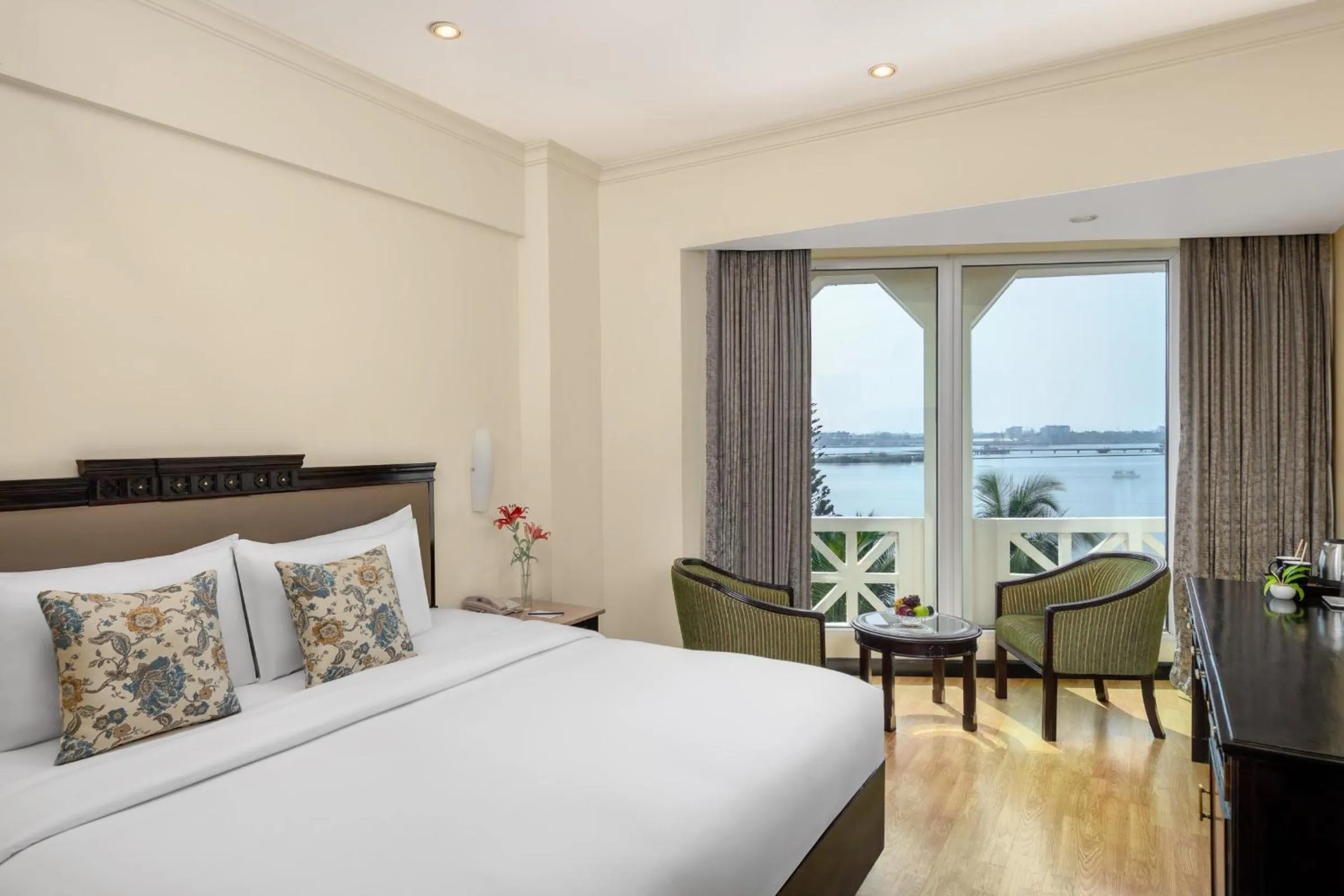 Bedroom, Bed in Vivanta Ernakulam, Marine Drive