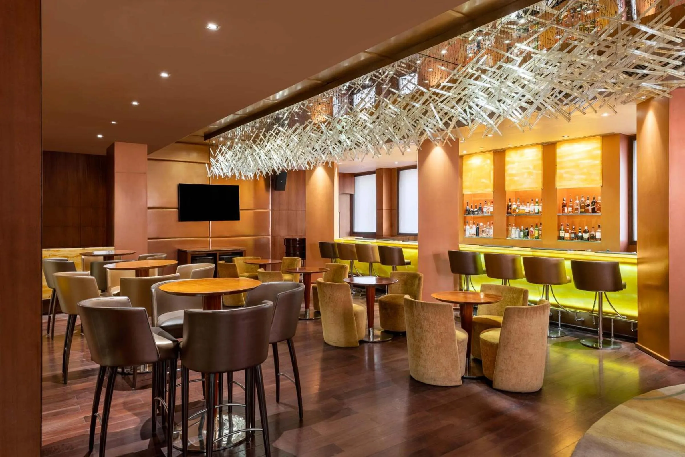 Restaurant/places to eat in Vivanta Ernakulam, Marine Drive