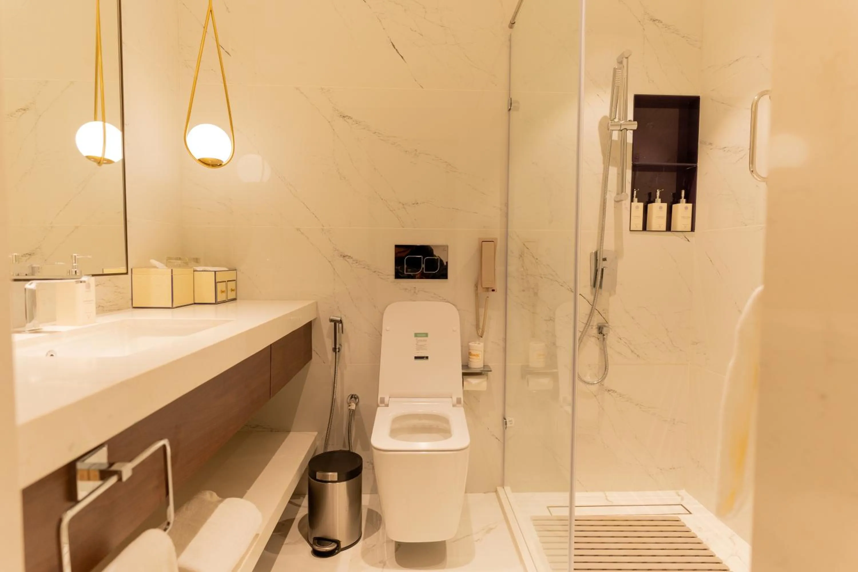 Toilet in Vivanta Ernakulam, Marine Drive