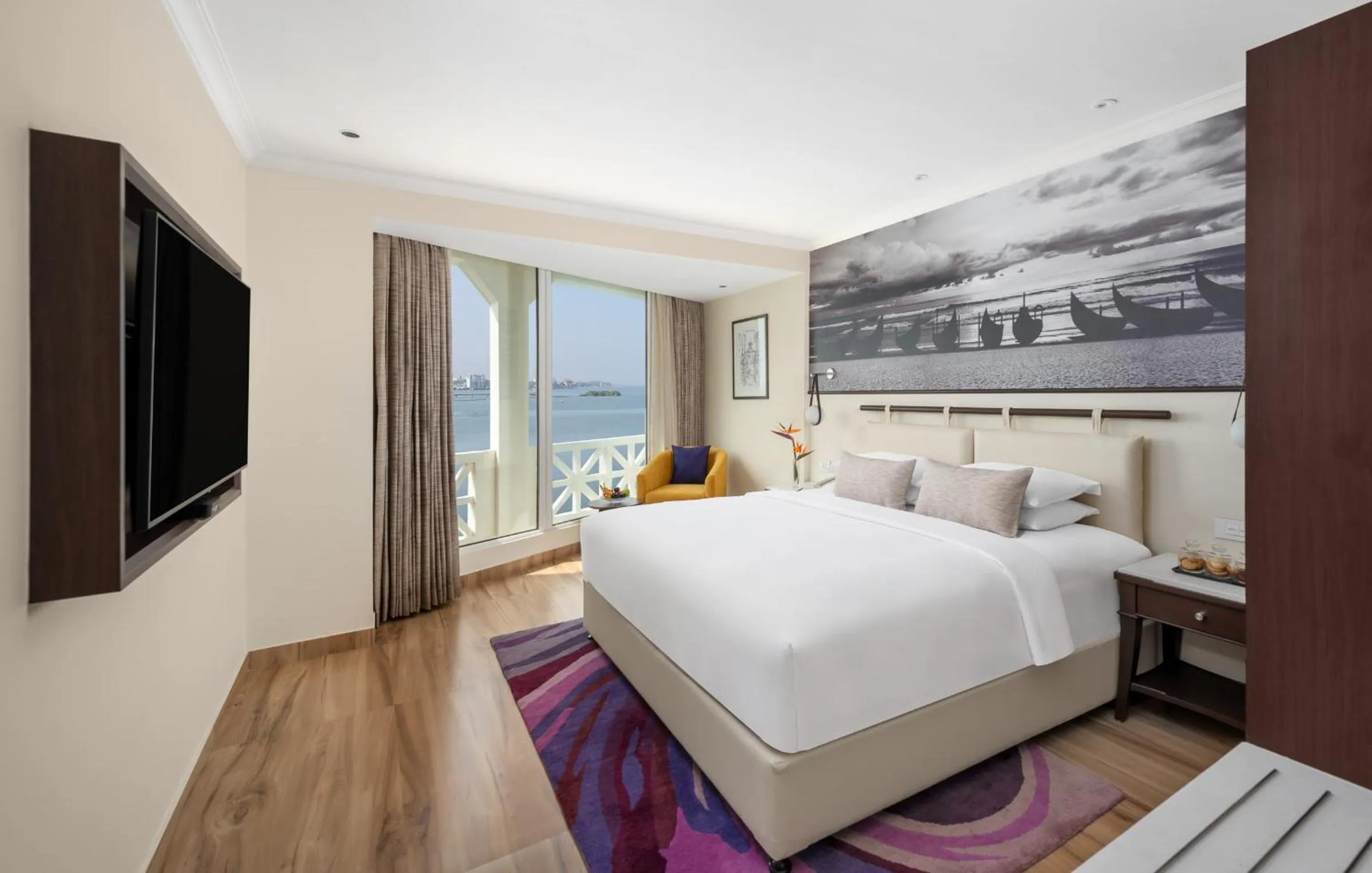 Bedroom, Bed in Vivanta Ernakulam, Marine Drive