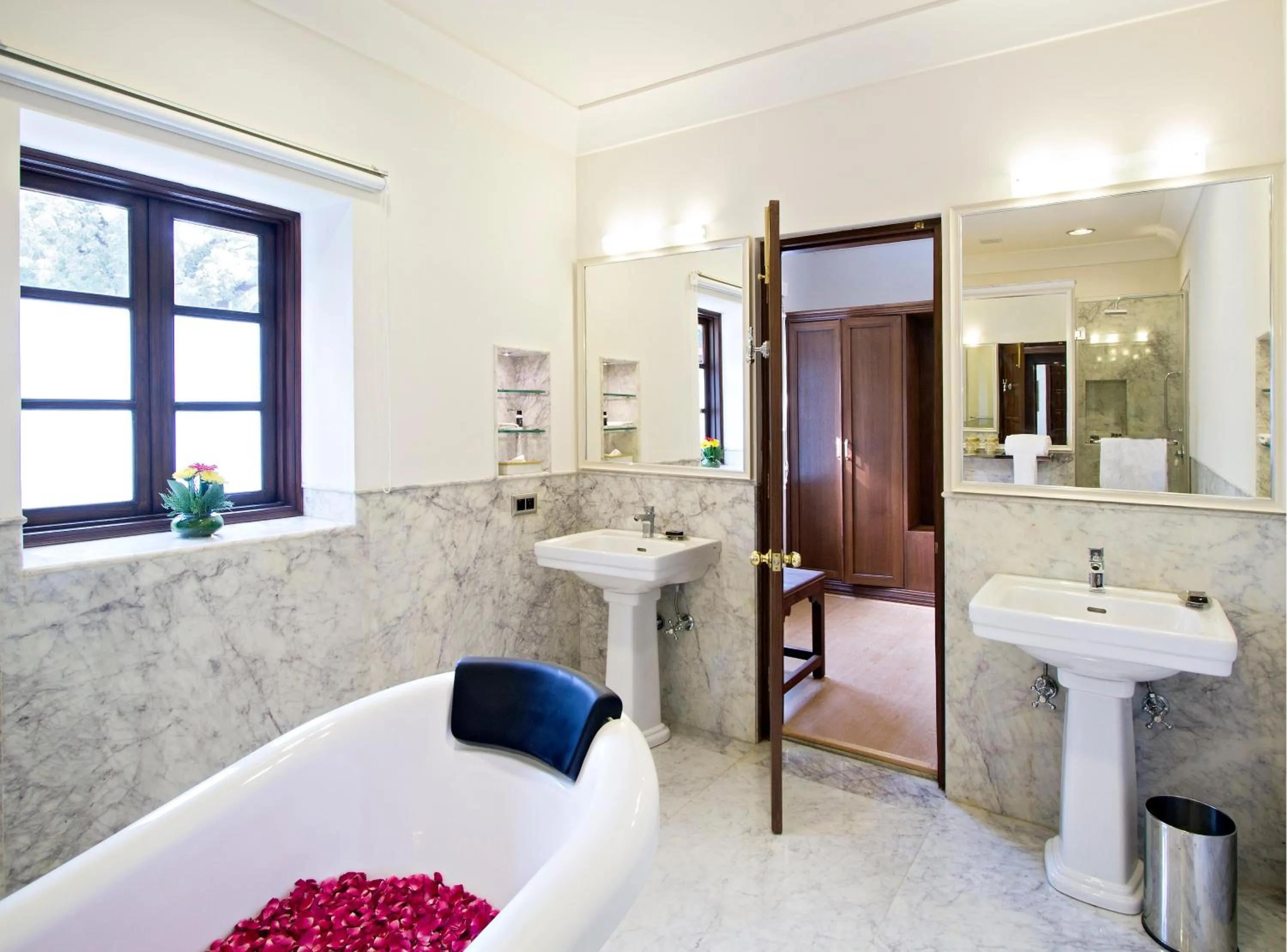 Bathroom in Sawai Madhopur Lodge - IHCL SeleQtions