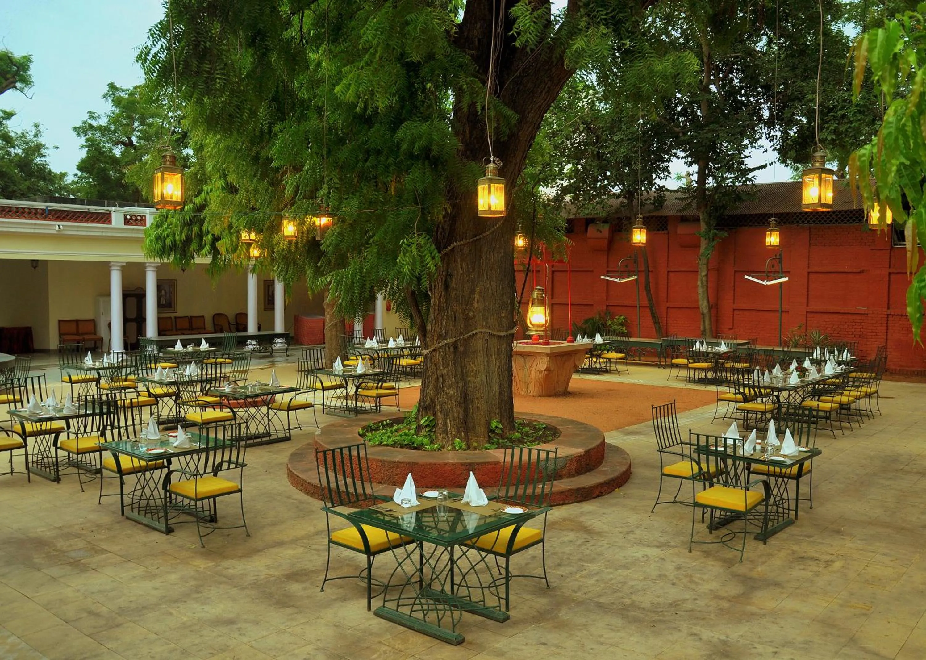 Food and drinks in Sawai Madhopur Lodge - IHCL SeleQtions