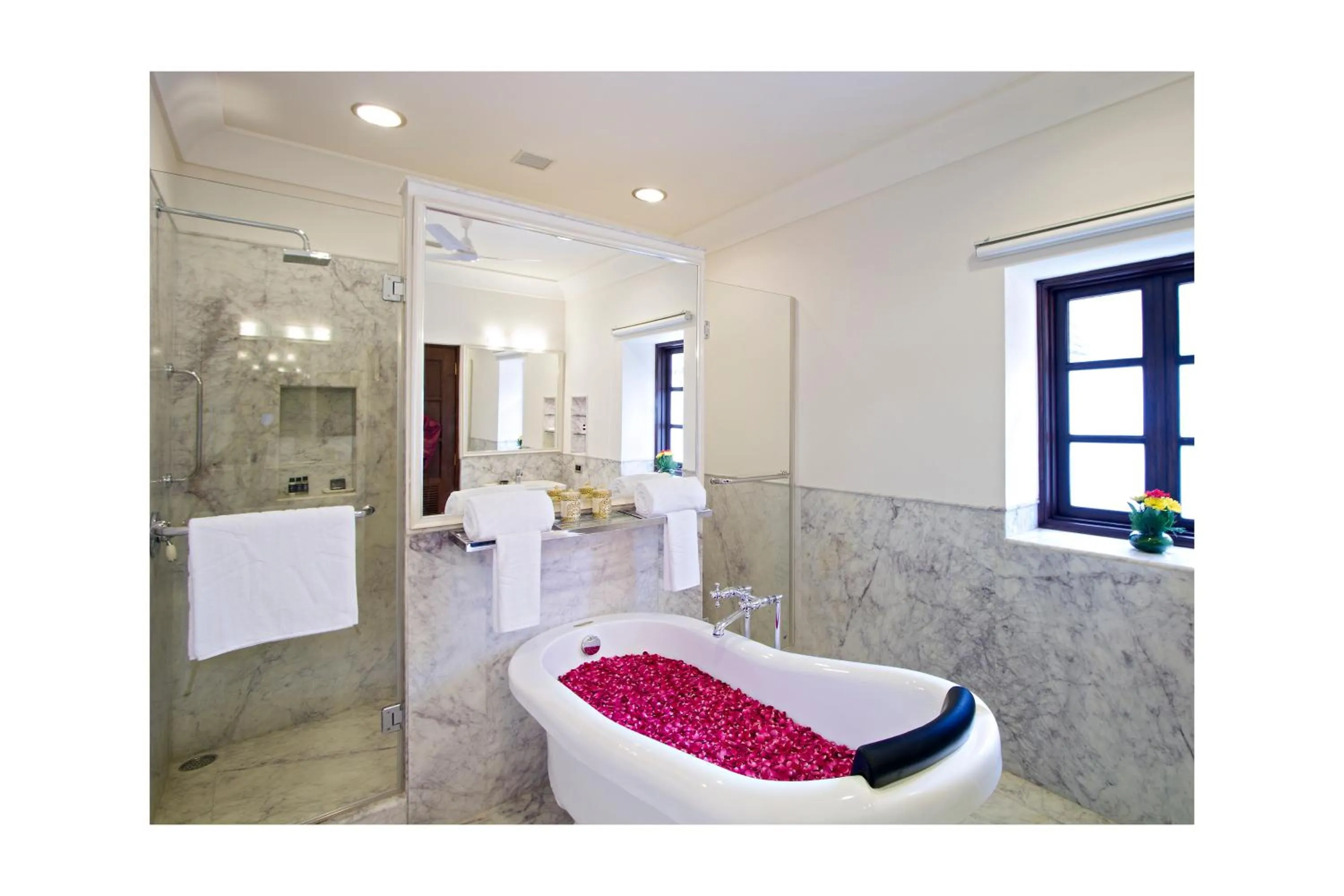Bathroom in Sawai Madhopur Lodge - IHCL SeleQtions