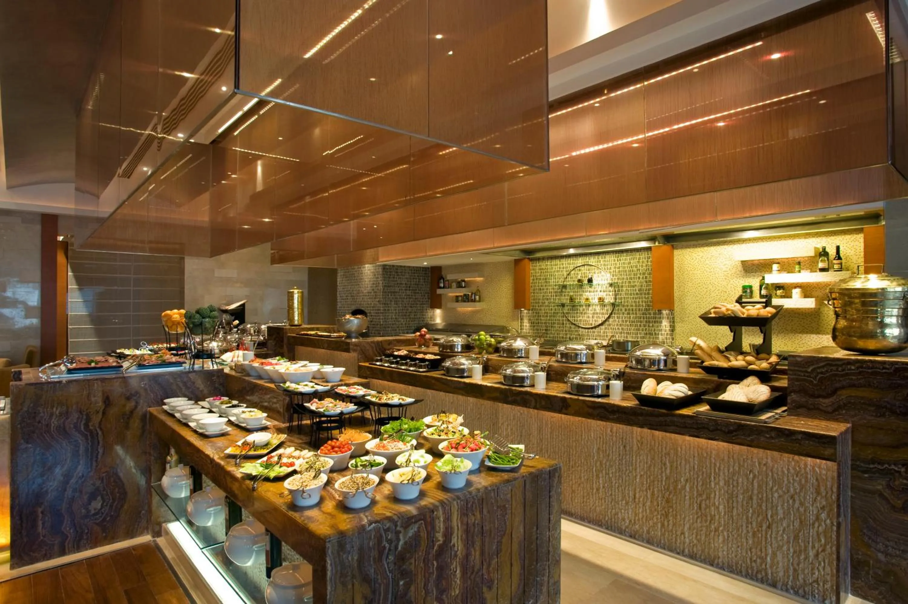 Restaurant/places to eat in Taj Coromandel