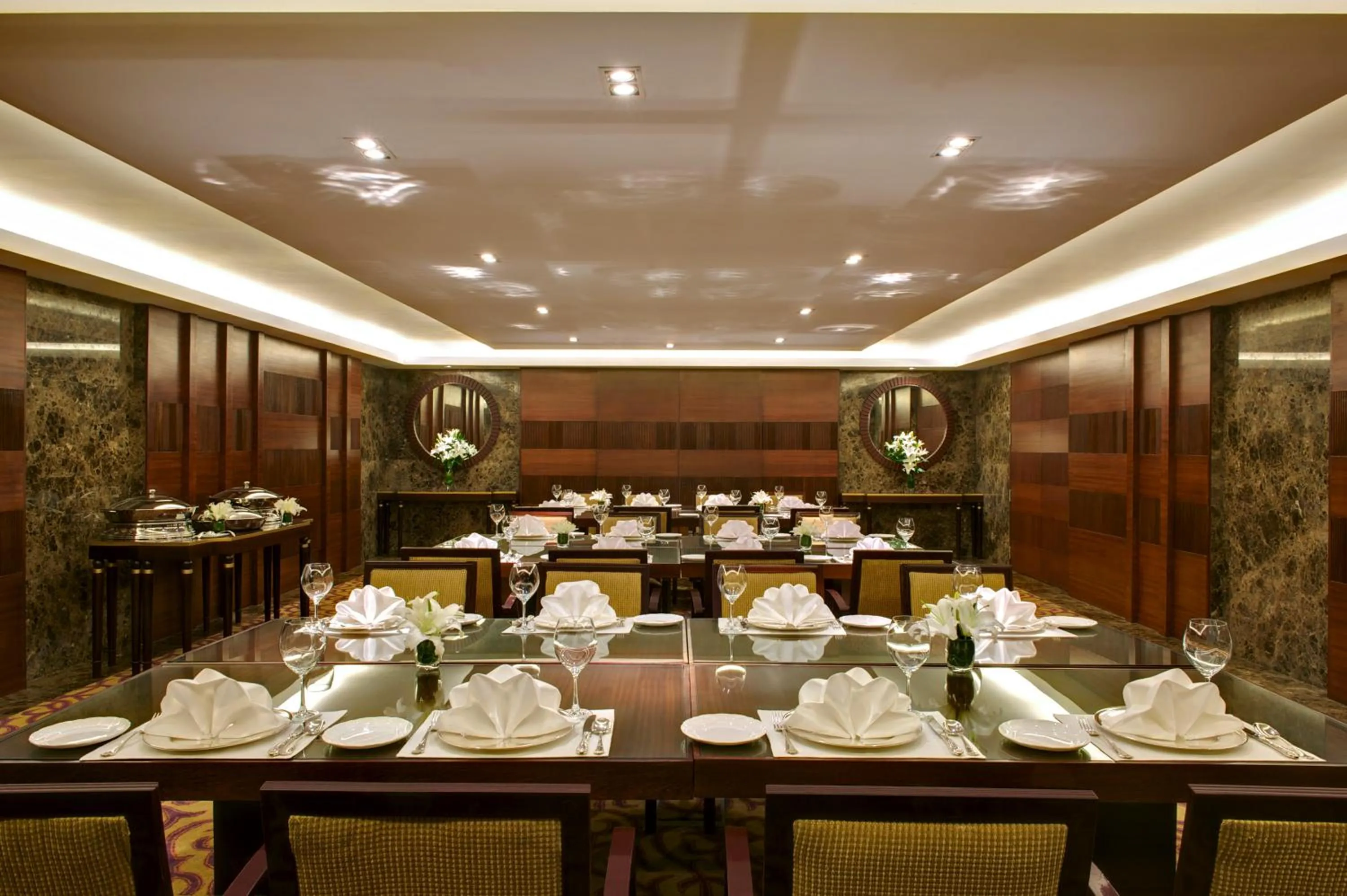 Restaurant/places to eat in Taj Coromandel