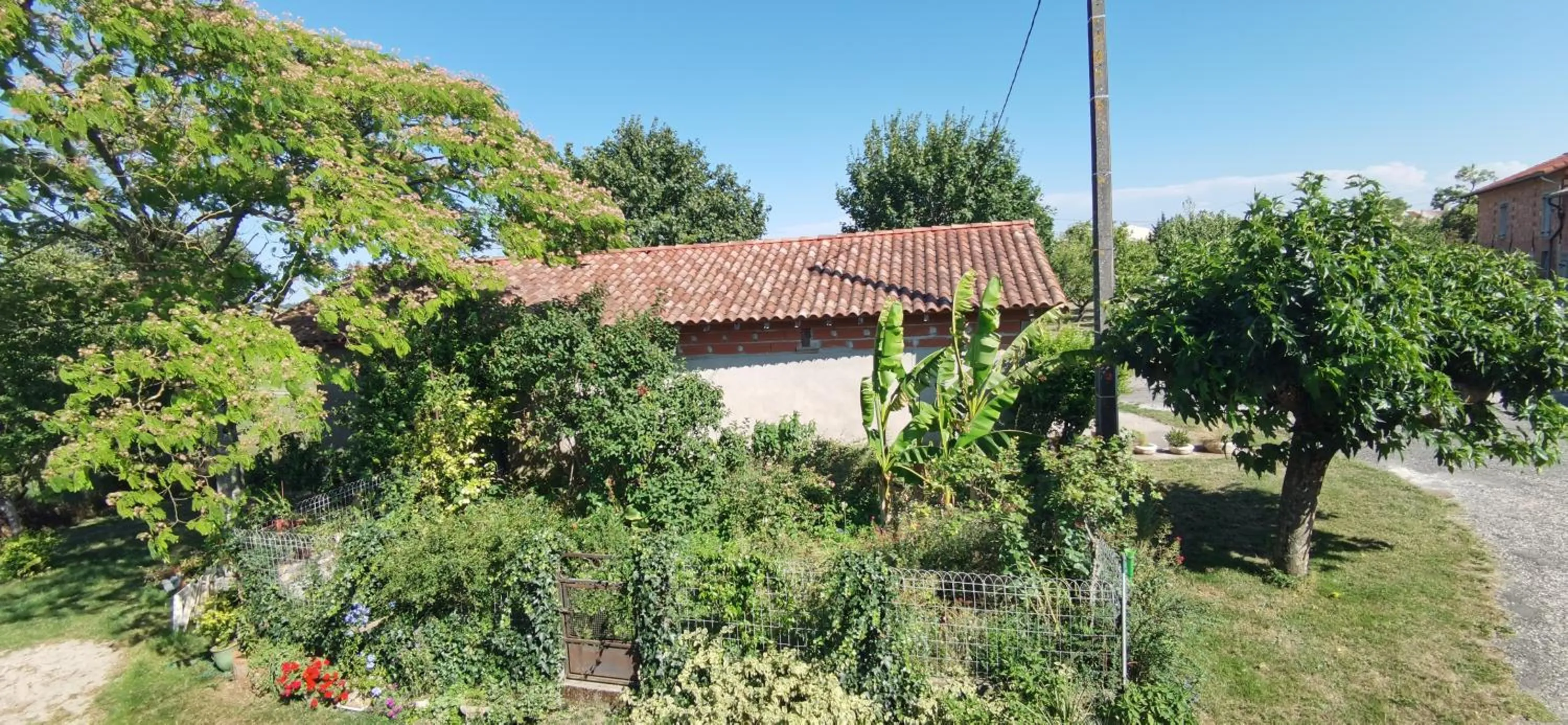Garden view in Les Hauts de Grazac, Chambres et Tables d'hôtes