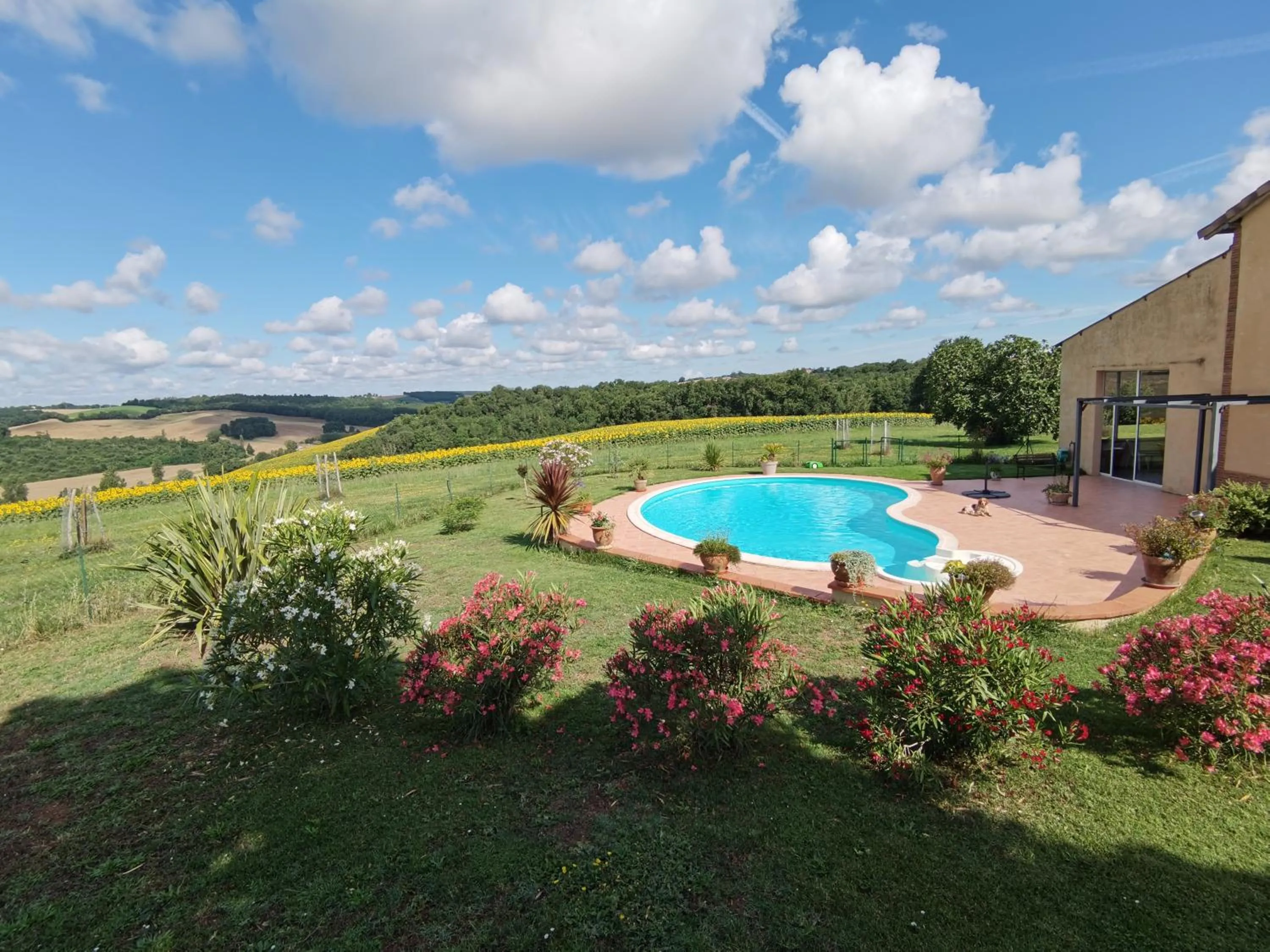 Garden in Les Hauts de Grazac, Chambres et Tables d'hôtes