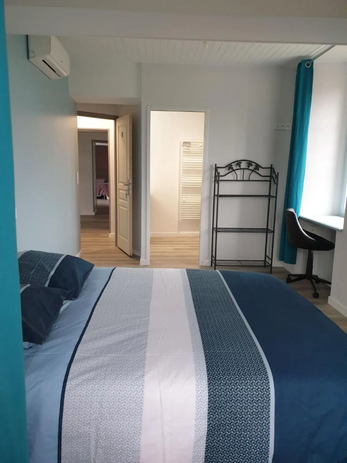 Bedroom, Bed in Chambres de Villée