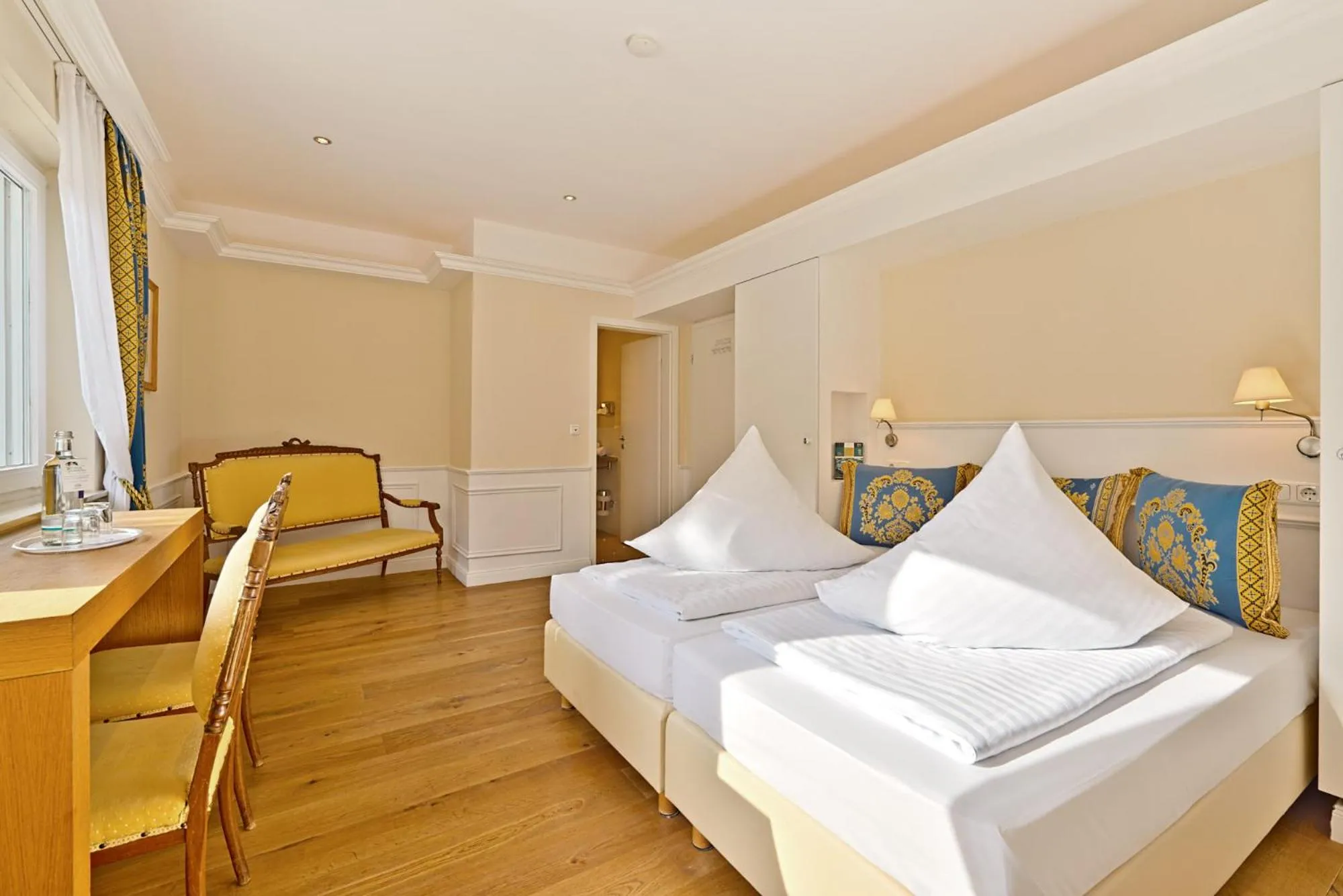 Bed in Hotel Weinberg-Schlößchen