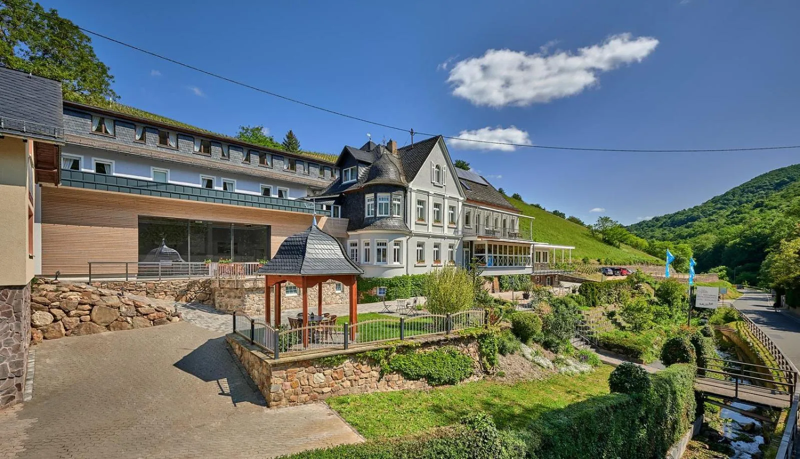 Facade/entrance in Hotel Weinberg-Schlößchen