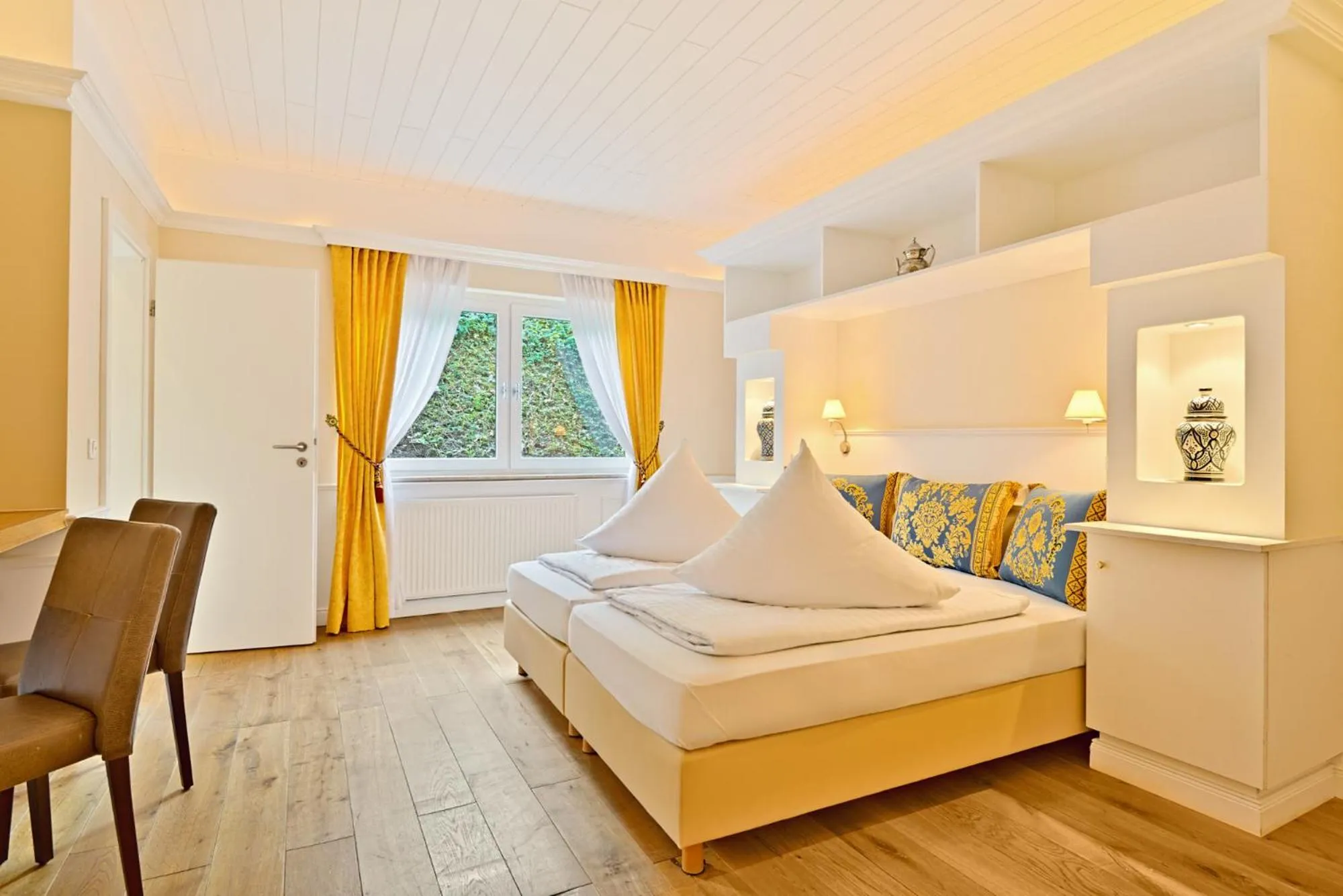 Bed in Hotel Weinberg-Schlößchen